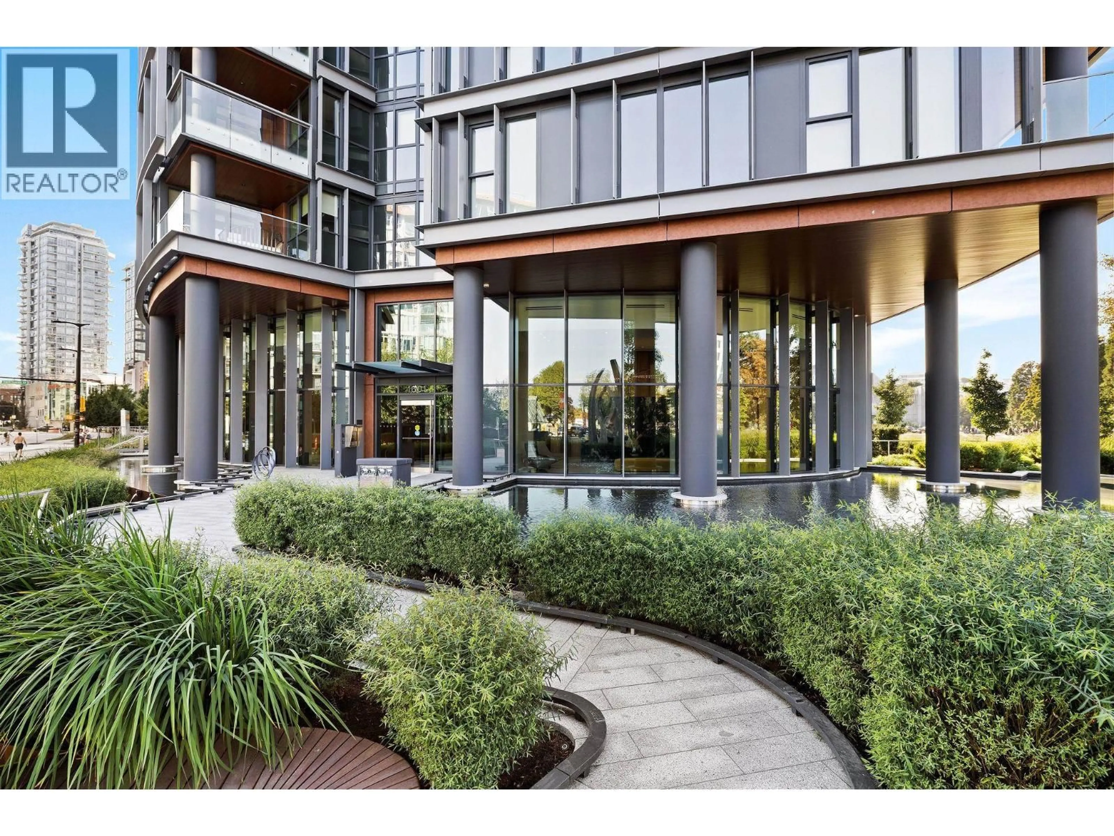 Indoor foyer for 101 - 1601 QUEBEC STREET, Vancouver British Columbia V6A0J9