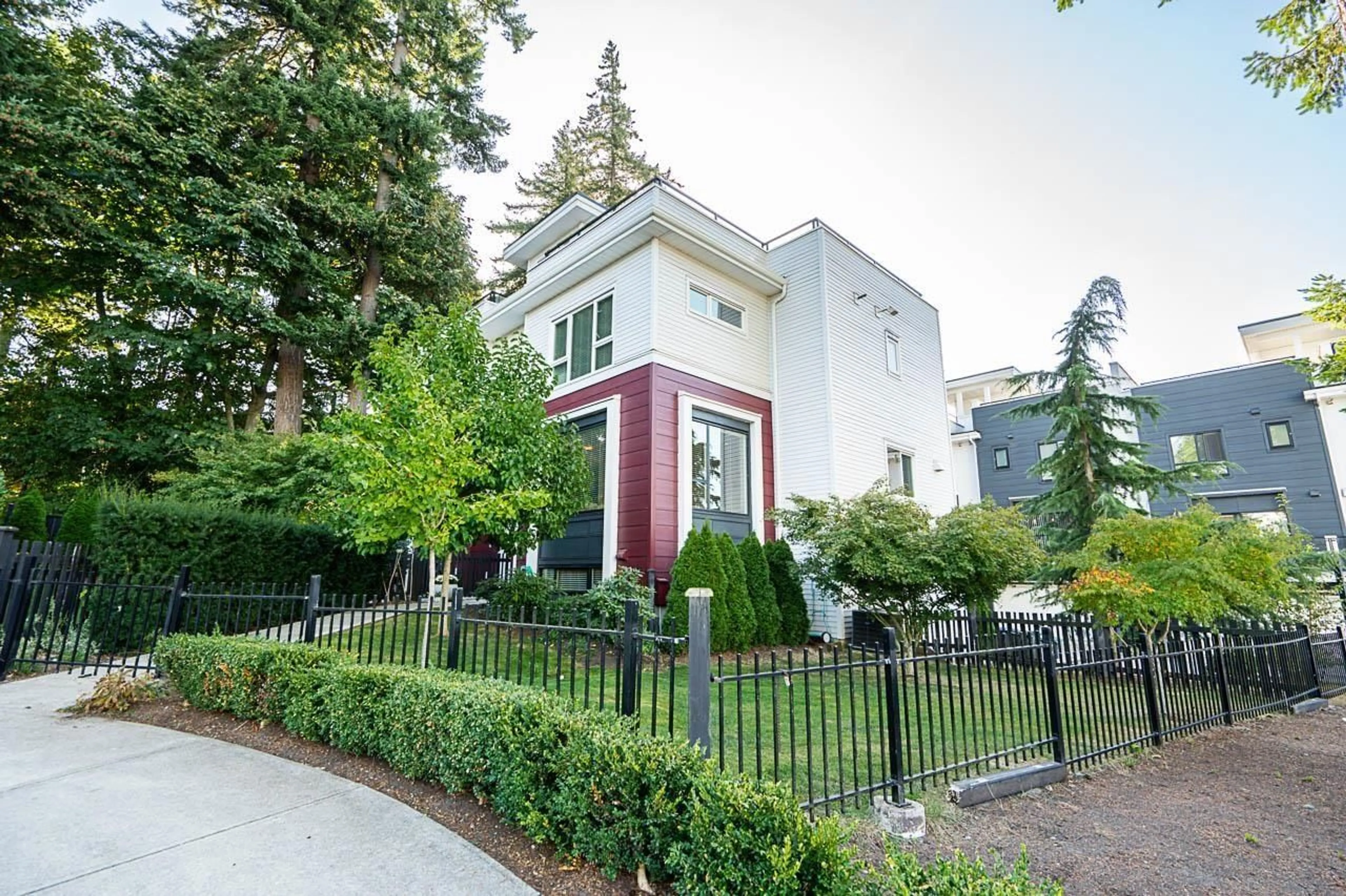 Unknown for 235 - 2218 OAK MEADOWS, Surrey British Columbia V3Z0W6