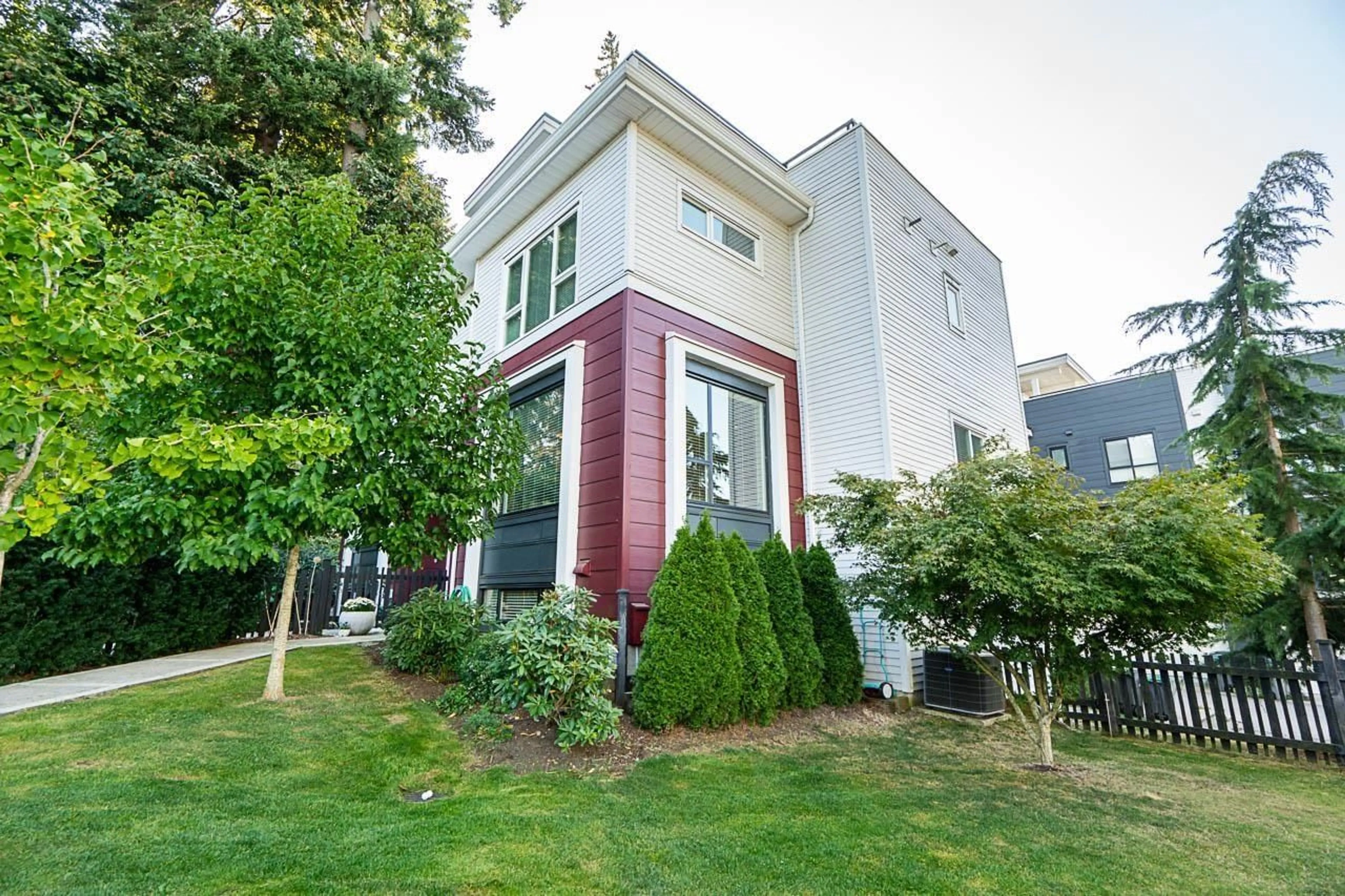 Home with vinyl exterior material, unknown for 235 - 2218 OAK MEADOWS, Surrey British Columbia V3Z0W6