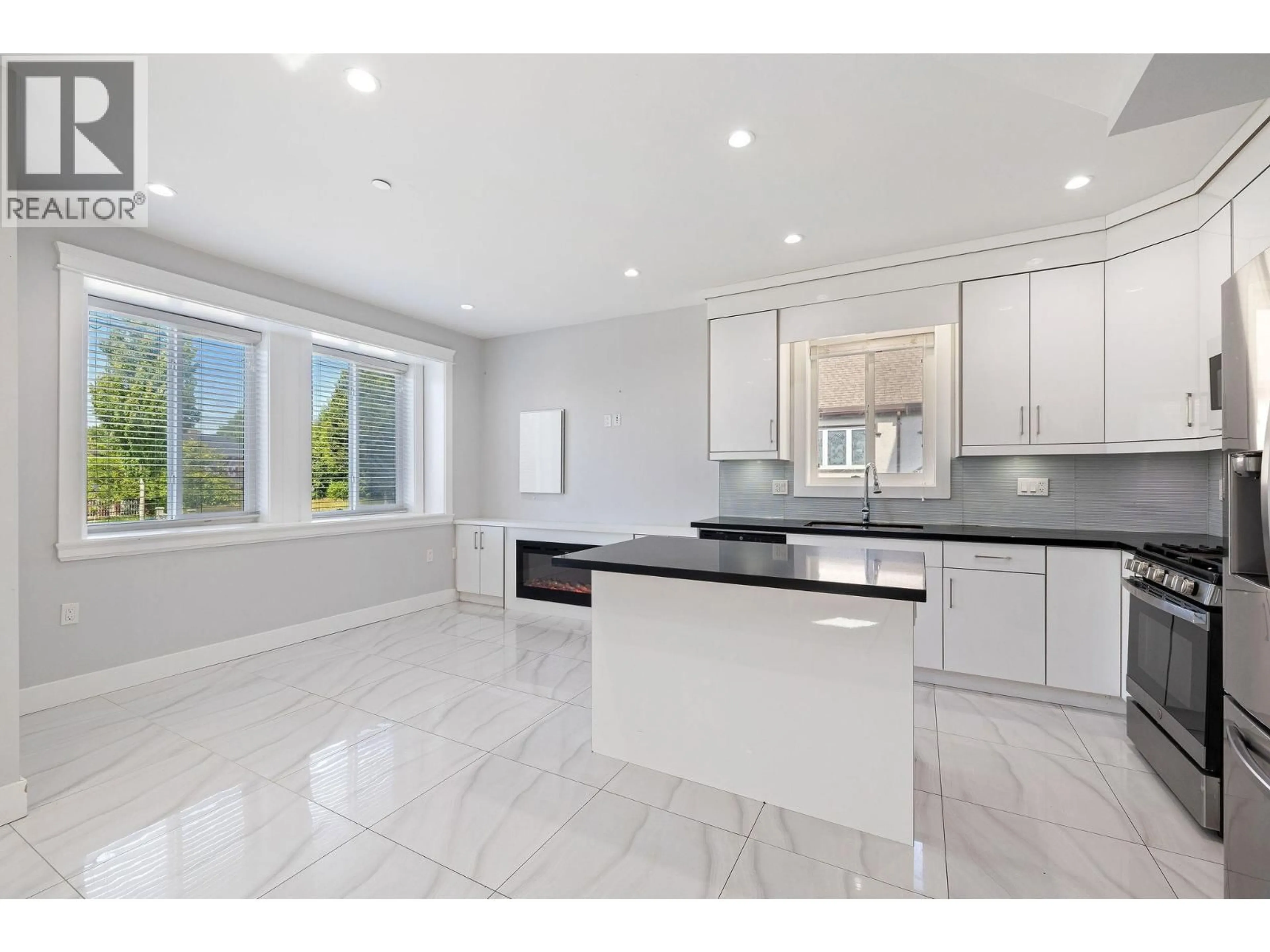 Open concept kitchen, ceramic/tile floor for 1 - 2430 41 AVENUE, Vancouver British Columbia V5R2W4