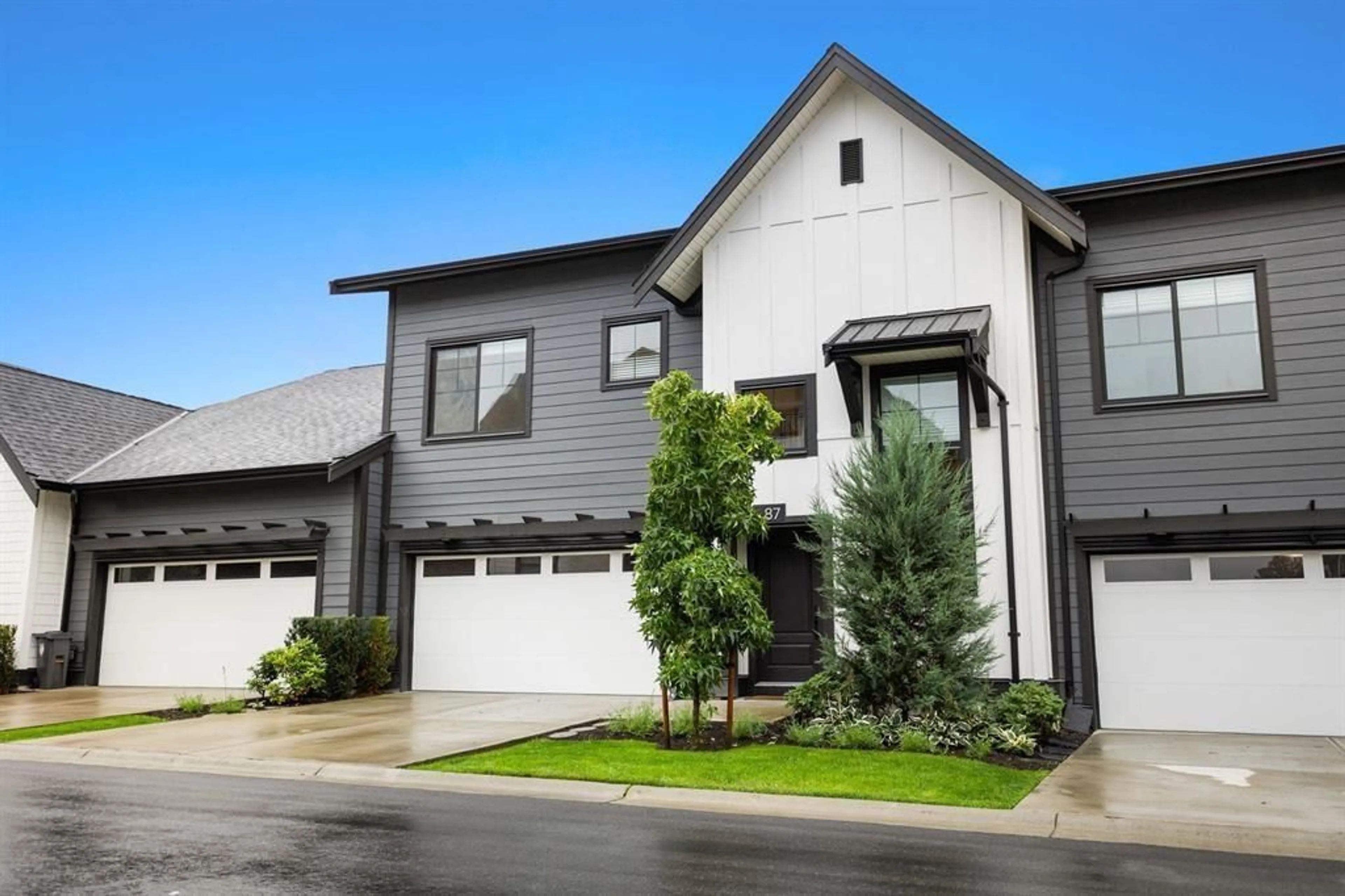Home with vinyl exterior material, street for 87 - 7967 197, Langley British Columbia V2Y3P1
