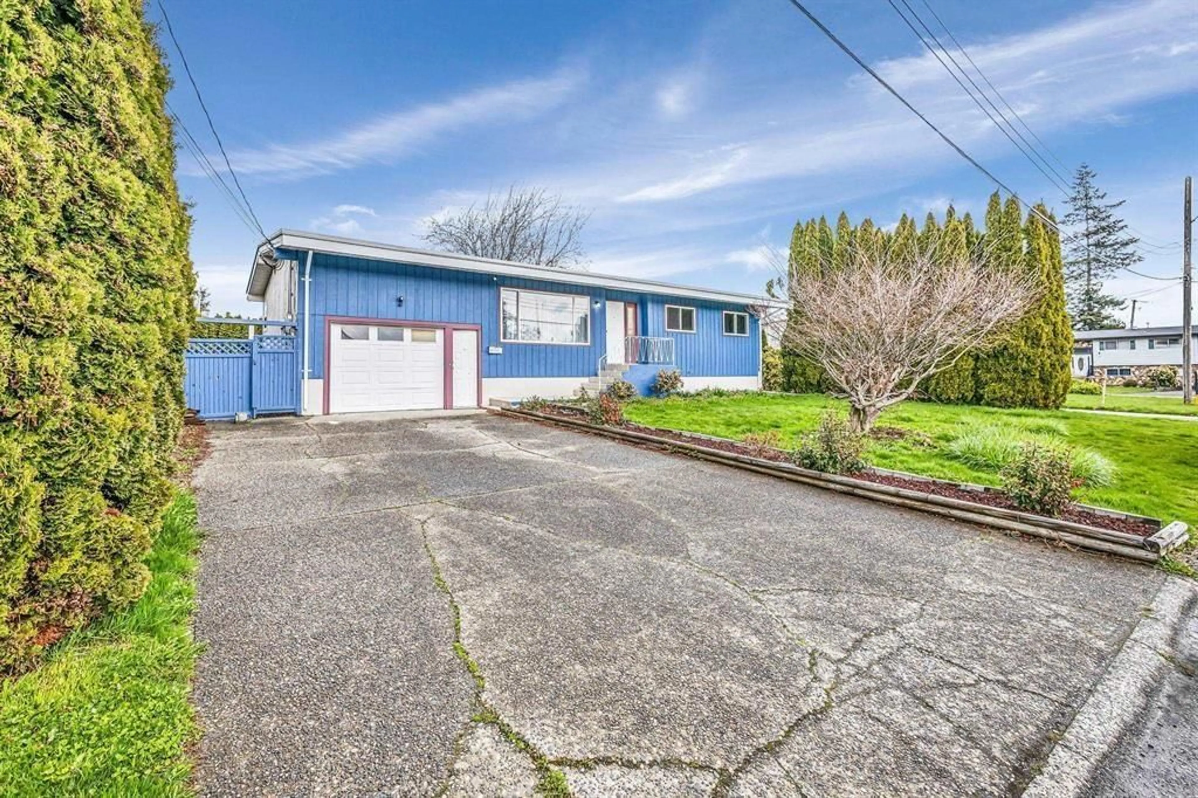 A pic from outside/outdoor area/front of a property/back of a property/a pic from drone, street for 8429 HILTON DRIVE, Chilliwack British Columbia V2P4Y2