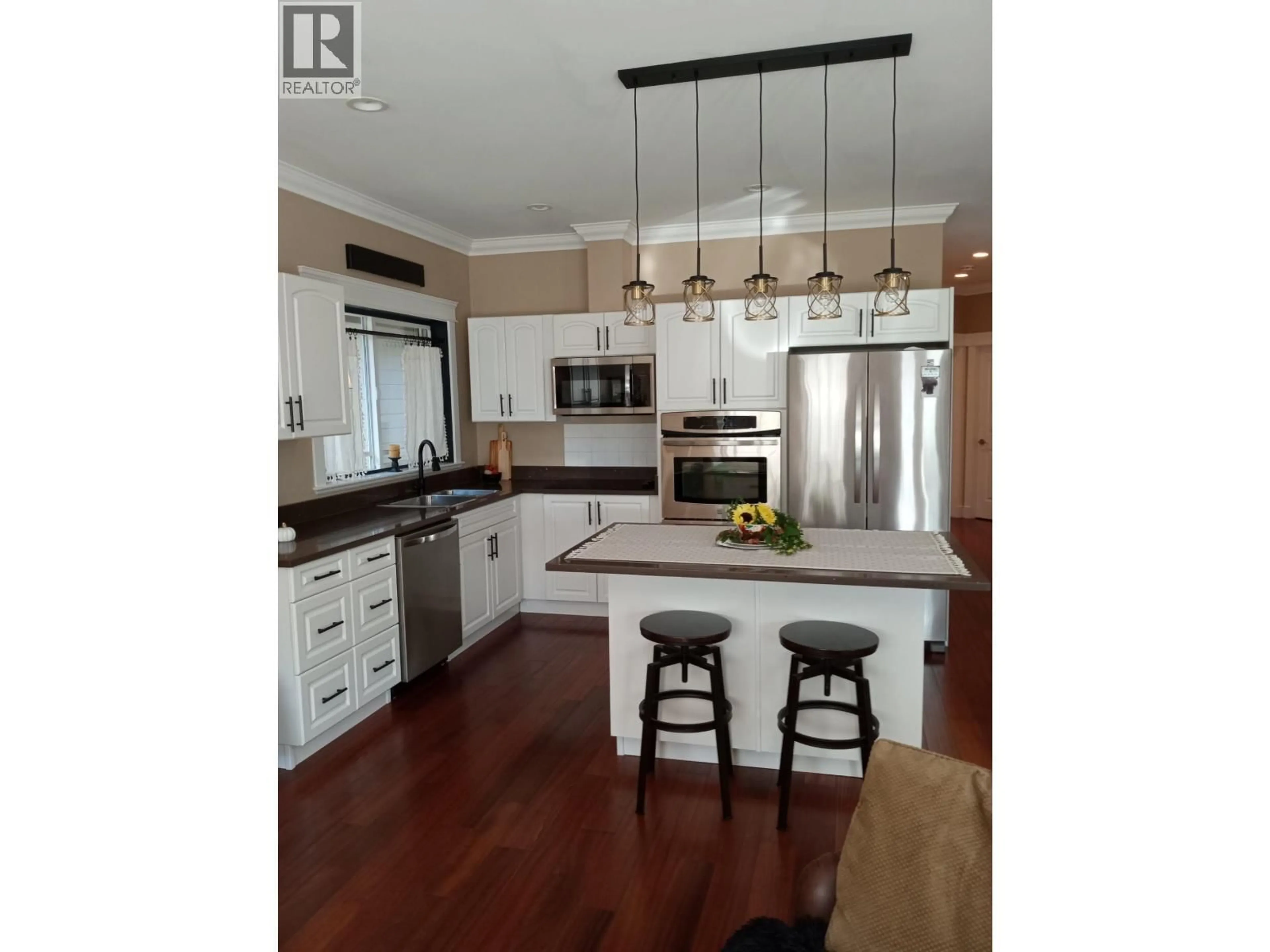 Open concept kitchen, wood/laminate floor for 764 GERUSSI LANE, Gibsons British Columbia V0N1V7