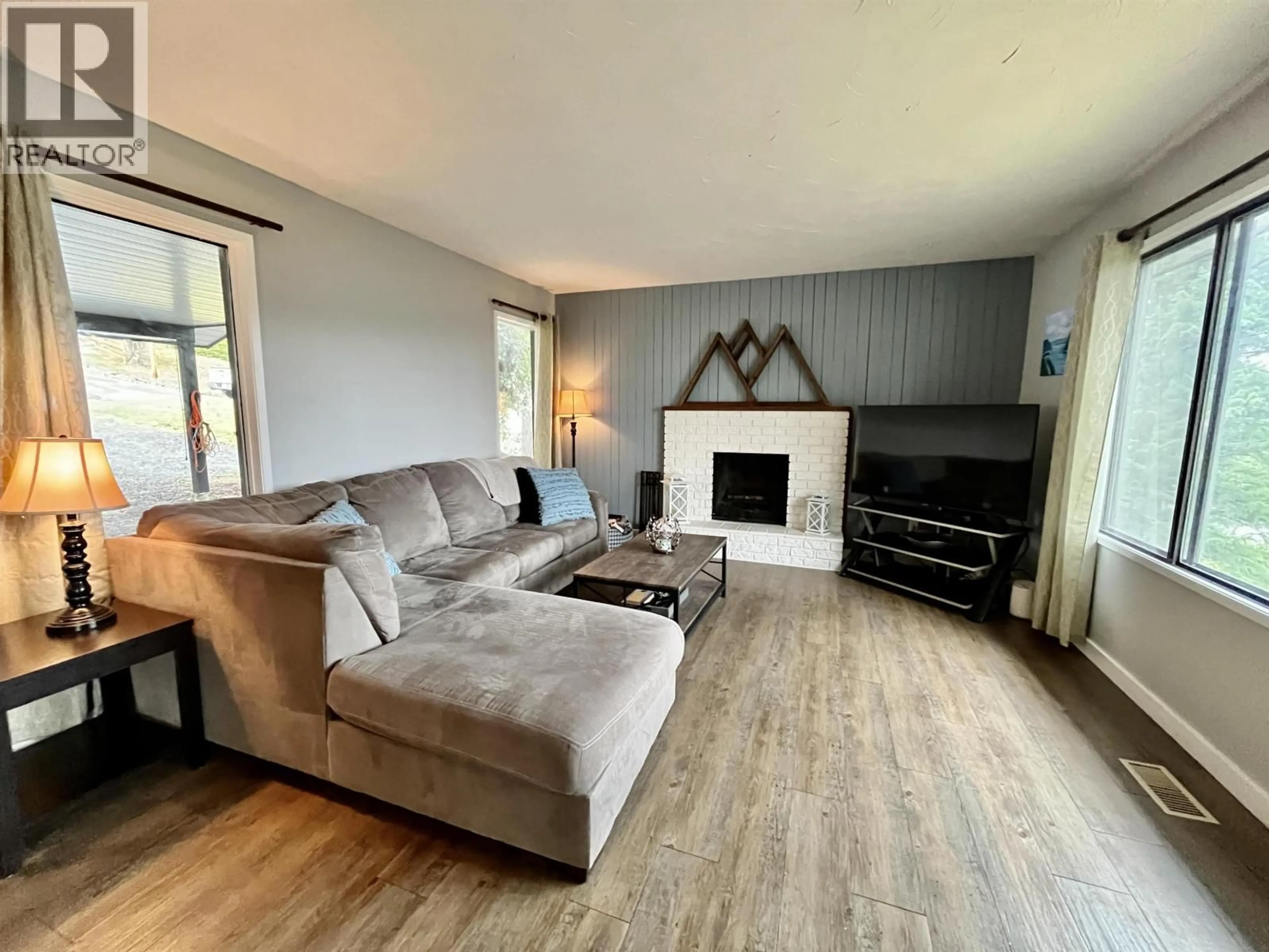 Living room with furniture, wood/laminate floor for 1415 TWELFTH AVENUE, Williams Lake British Columbia V2G3X5