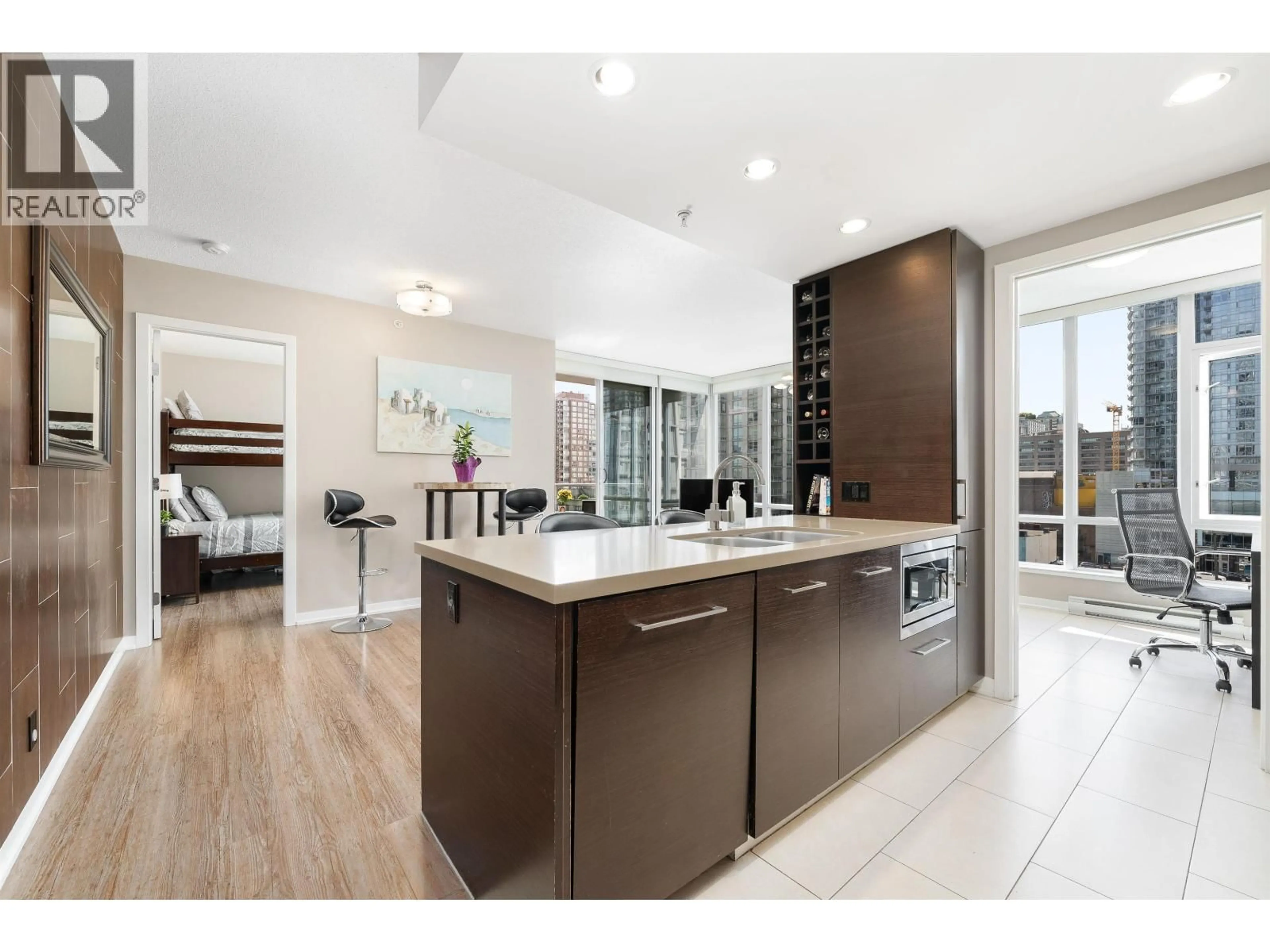 Open concept kitchen, unknown for 809 - 833 HOMER STREET, Vancouver British Columbia V6B0H4