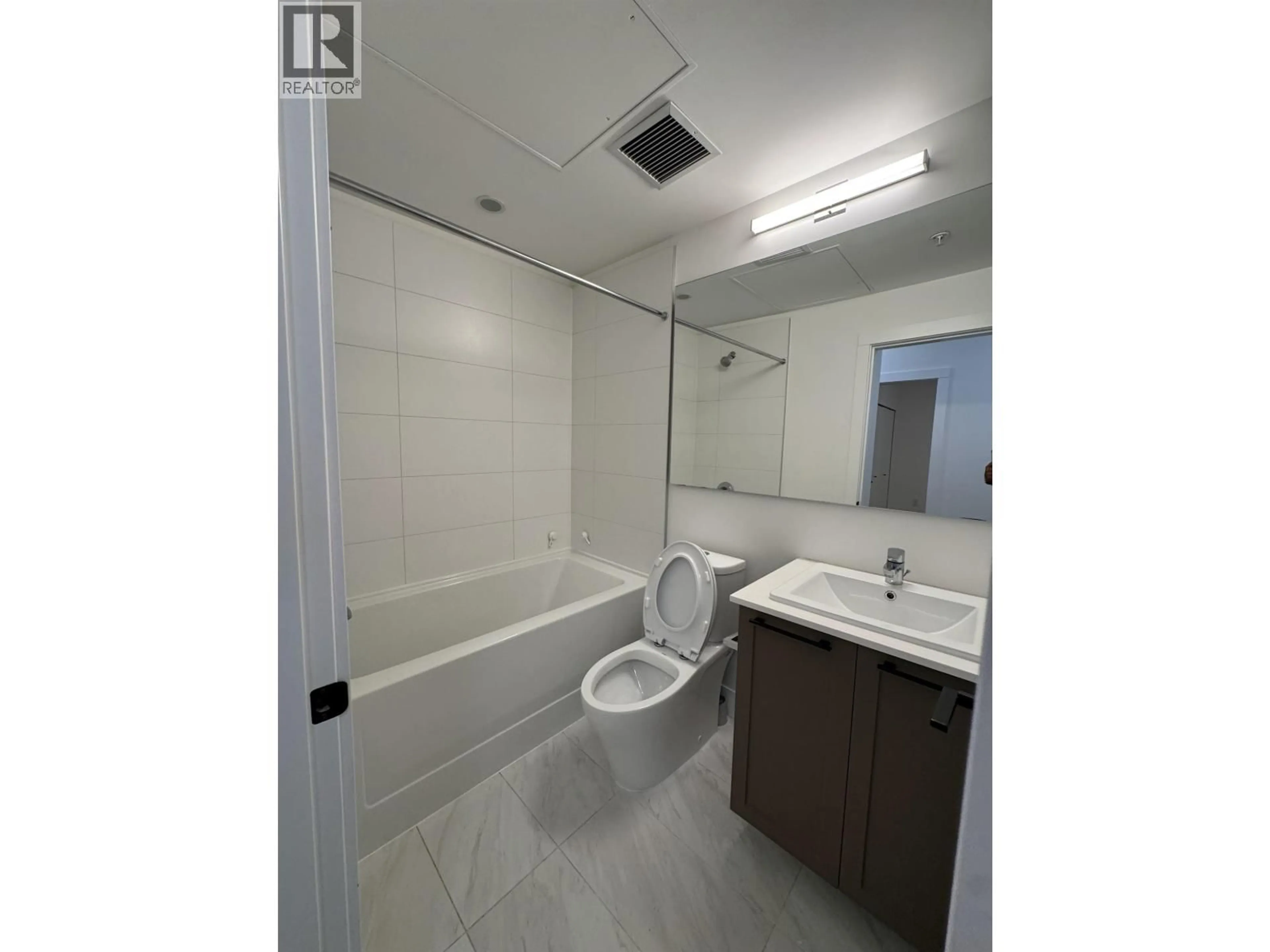 Standard bathroom, unknown for 306 - 9228 SLOPES MEWS, Burnaby British Columbia V5A0E9