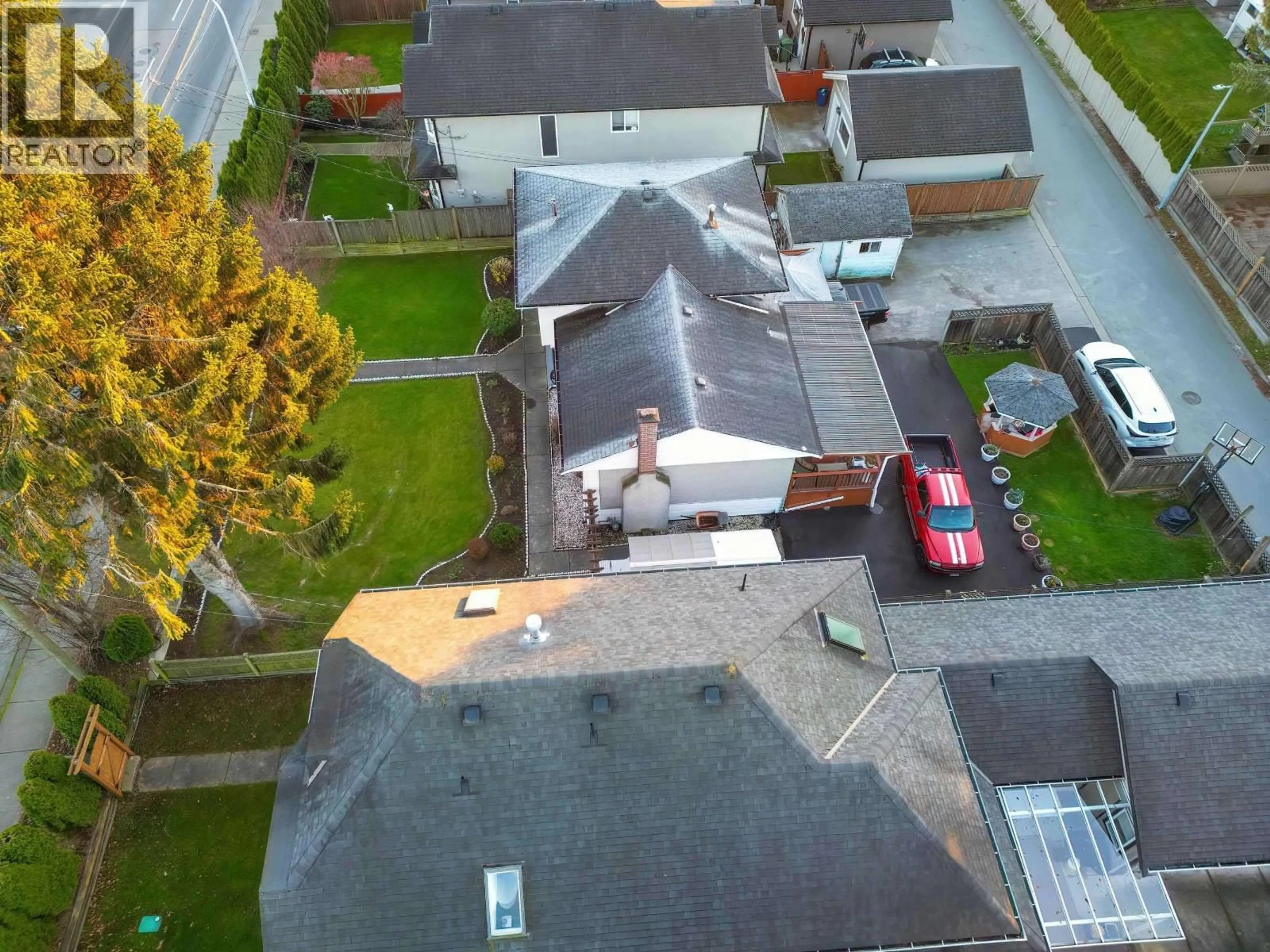 A pic from outside/outdoor area/front of a property/back of a property/a pic from drone, street for 9211 NO. 1 ROAD, Richmond British Columbia V7E1R6