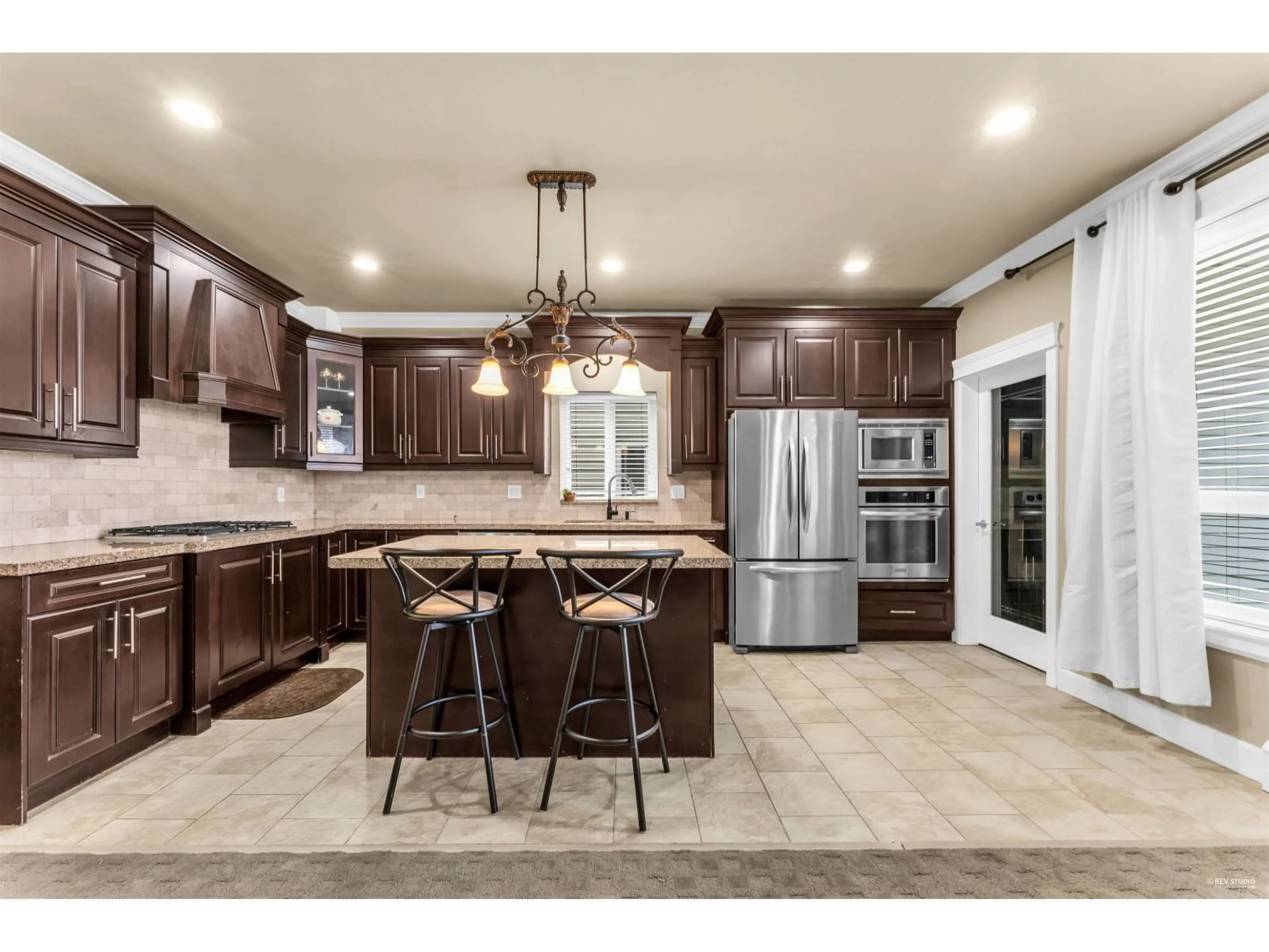 Open concept kitchen, ceramic/tile floor for 5865 131A, Surrey British Columbia V3X0E4