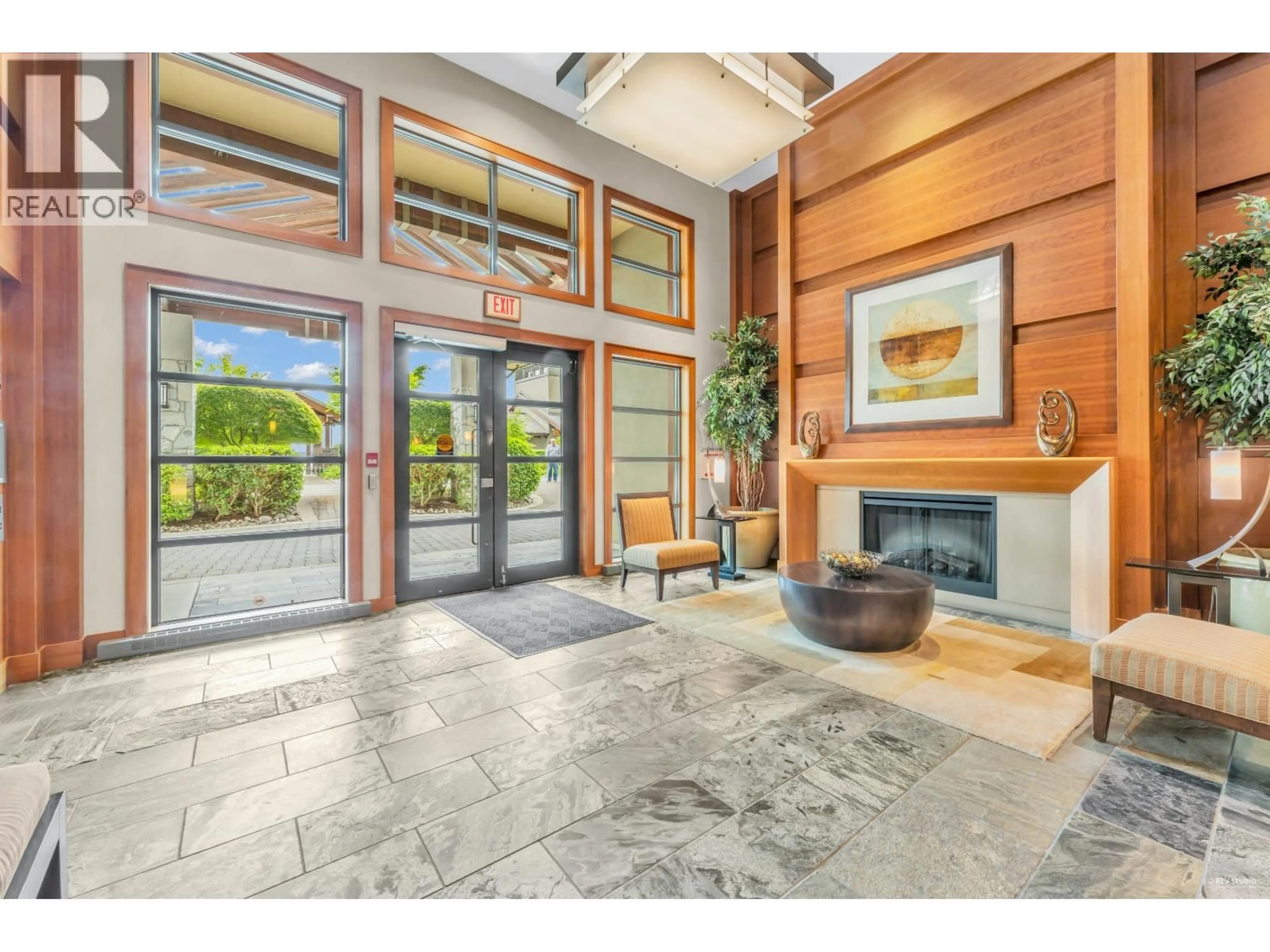 Lobby for 401 - 3315 CYPRESS PLACE, West Vancouver British Columbia V7S3J7