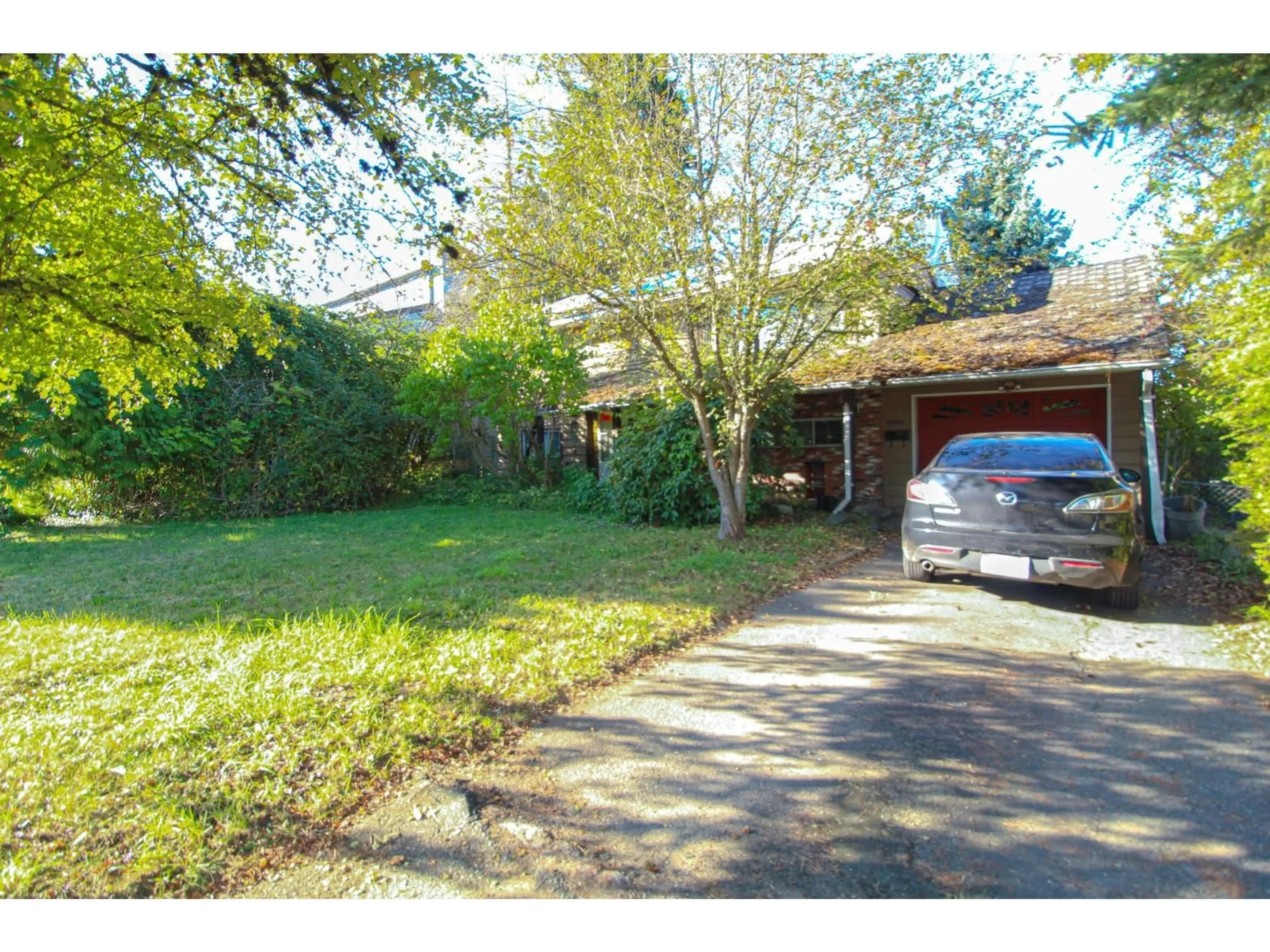 A pic from outside/outdoor area/front of a property/back of a property/a pic from drone, street for 15001 76, Surrey British Columbia V3S2H4