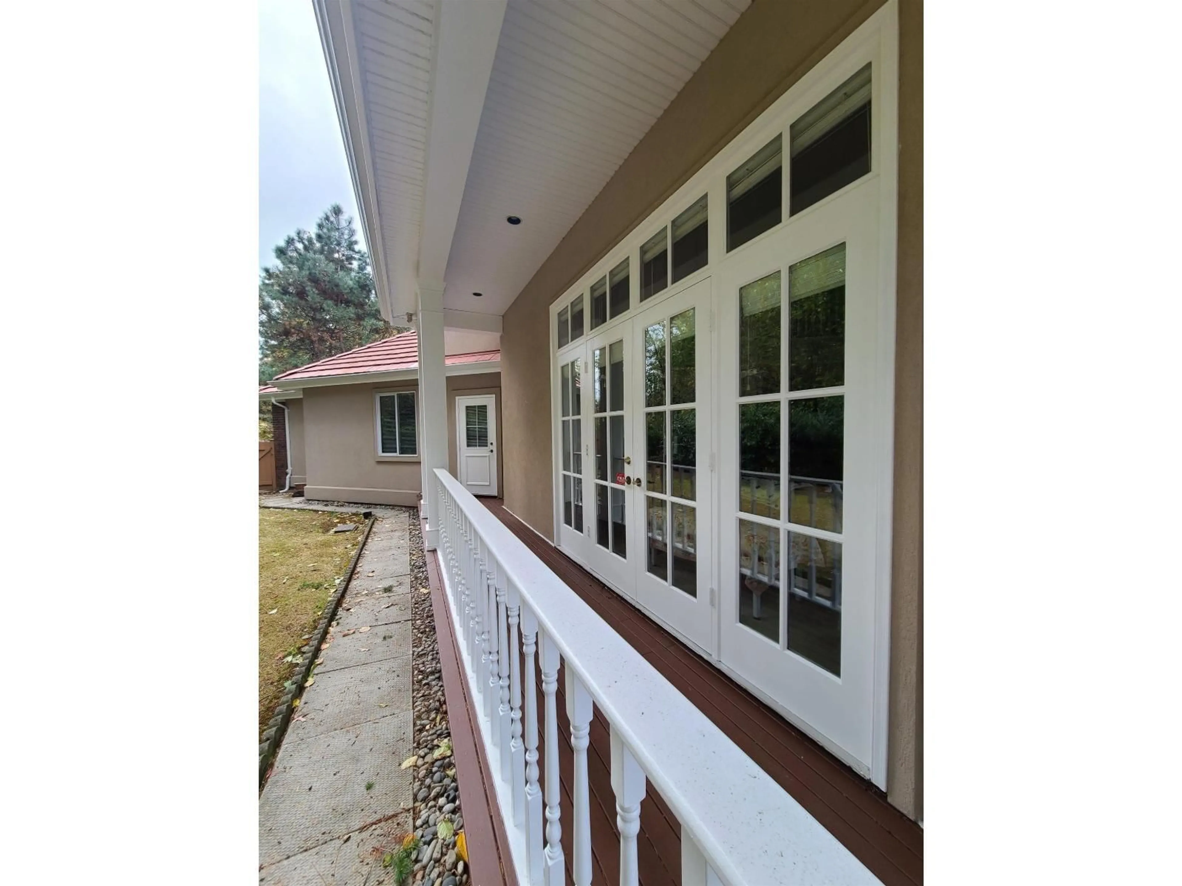 Home with vinyl exterior material, street for 2530 138A, Surrey British Columbia V4P2M1