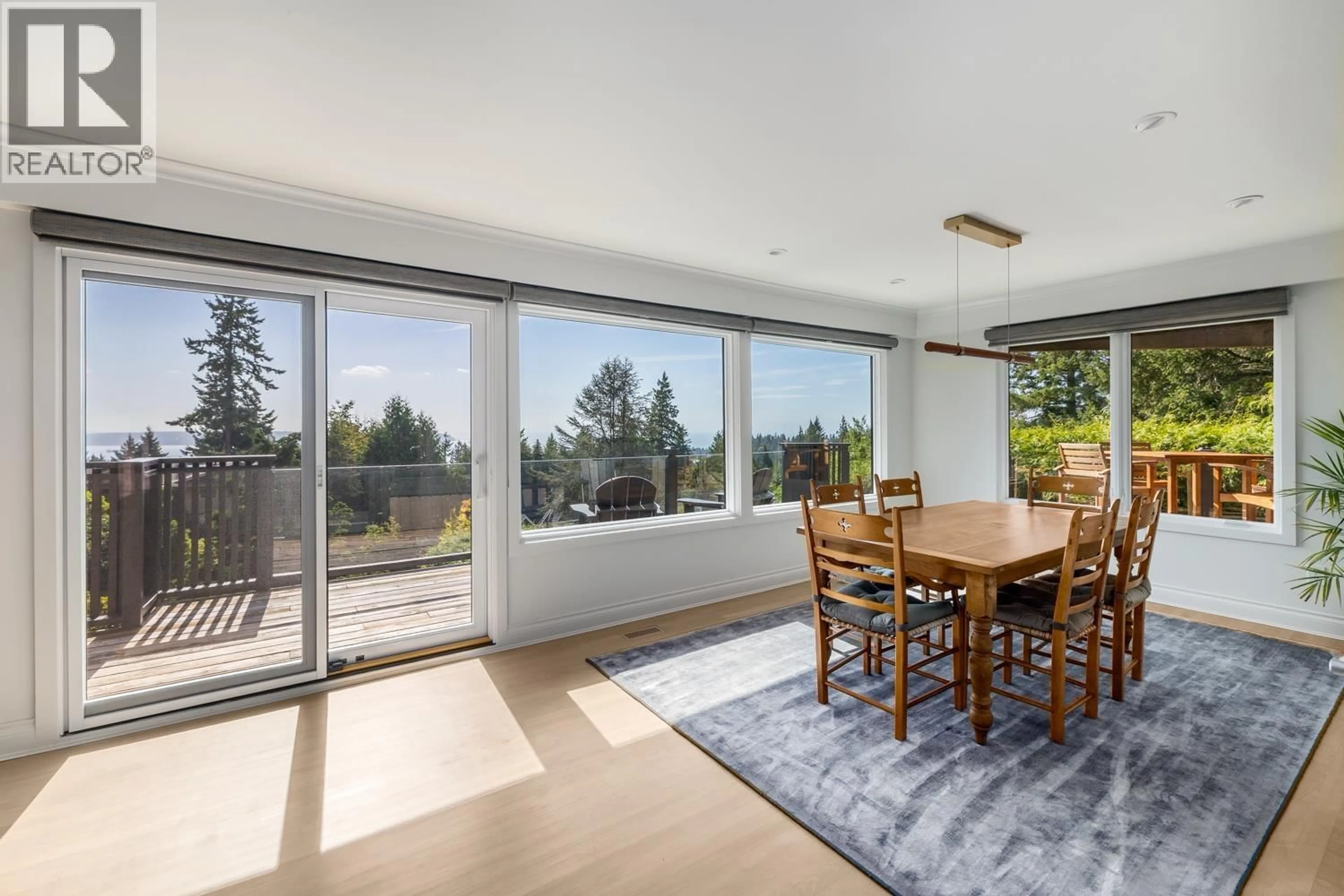 Dining room, wood/laminate floor for 4615 WOODGREEN DRIVE, West Vancouver British Columbia V7S2V4