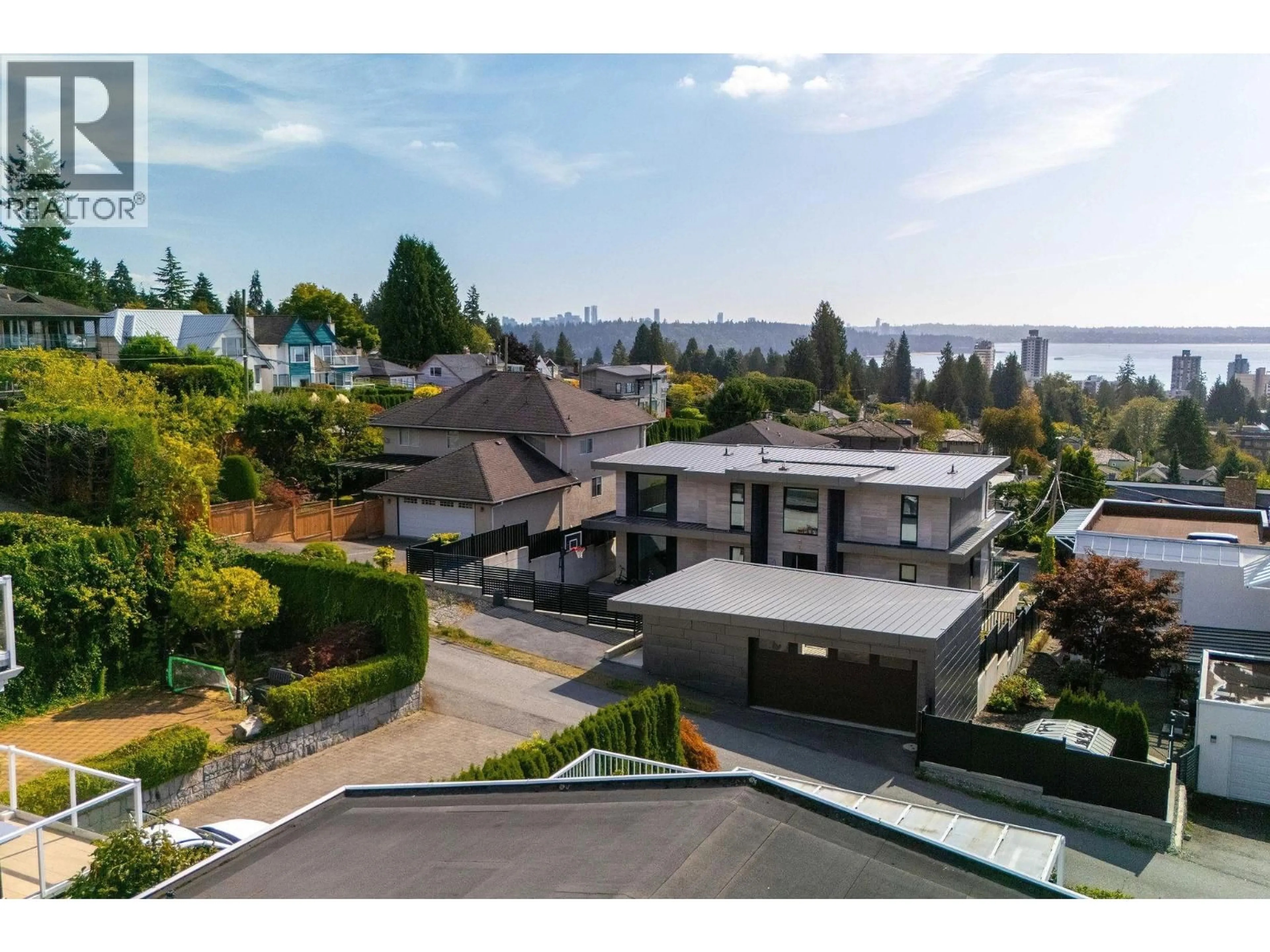 A pic from outside/outdoor area/front of a property/back of a property/a pic from drone, mountain view for 2128 MATHERS AVENUE, West Vancouver British Columbia V7V2H3