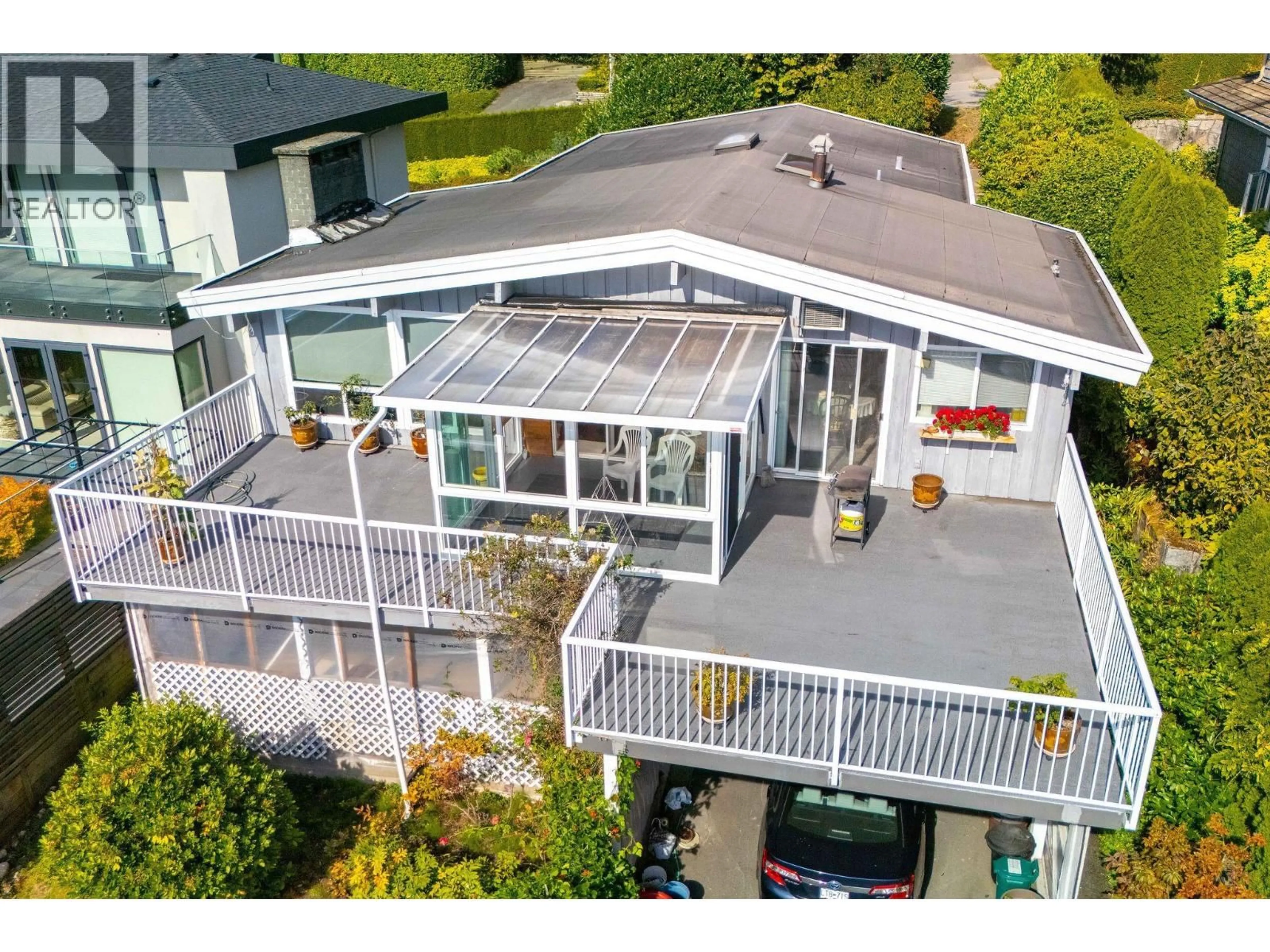 A pic from outside/outdoor area/front of a property/back of a property/a pic from drone, building for 2128 MATHERS AVENUE, West Vancouver British Columbia V7V2H3