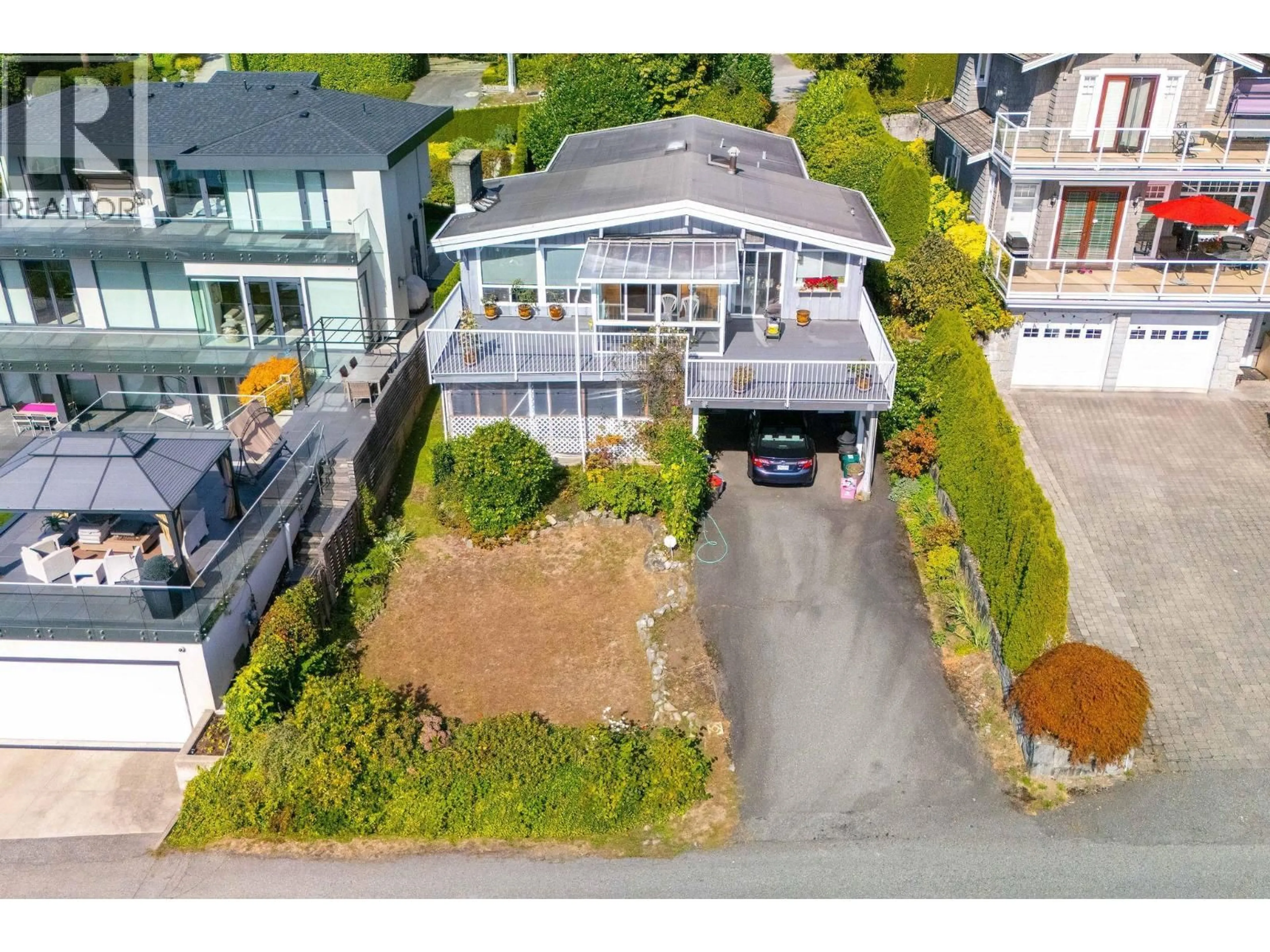 A pic from outside/outdoor area/front of a property/back of a property/a pic from drone, street for 2128 MATHERS AVENUE, West Vancouver British Columbia V7V2H3