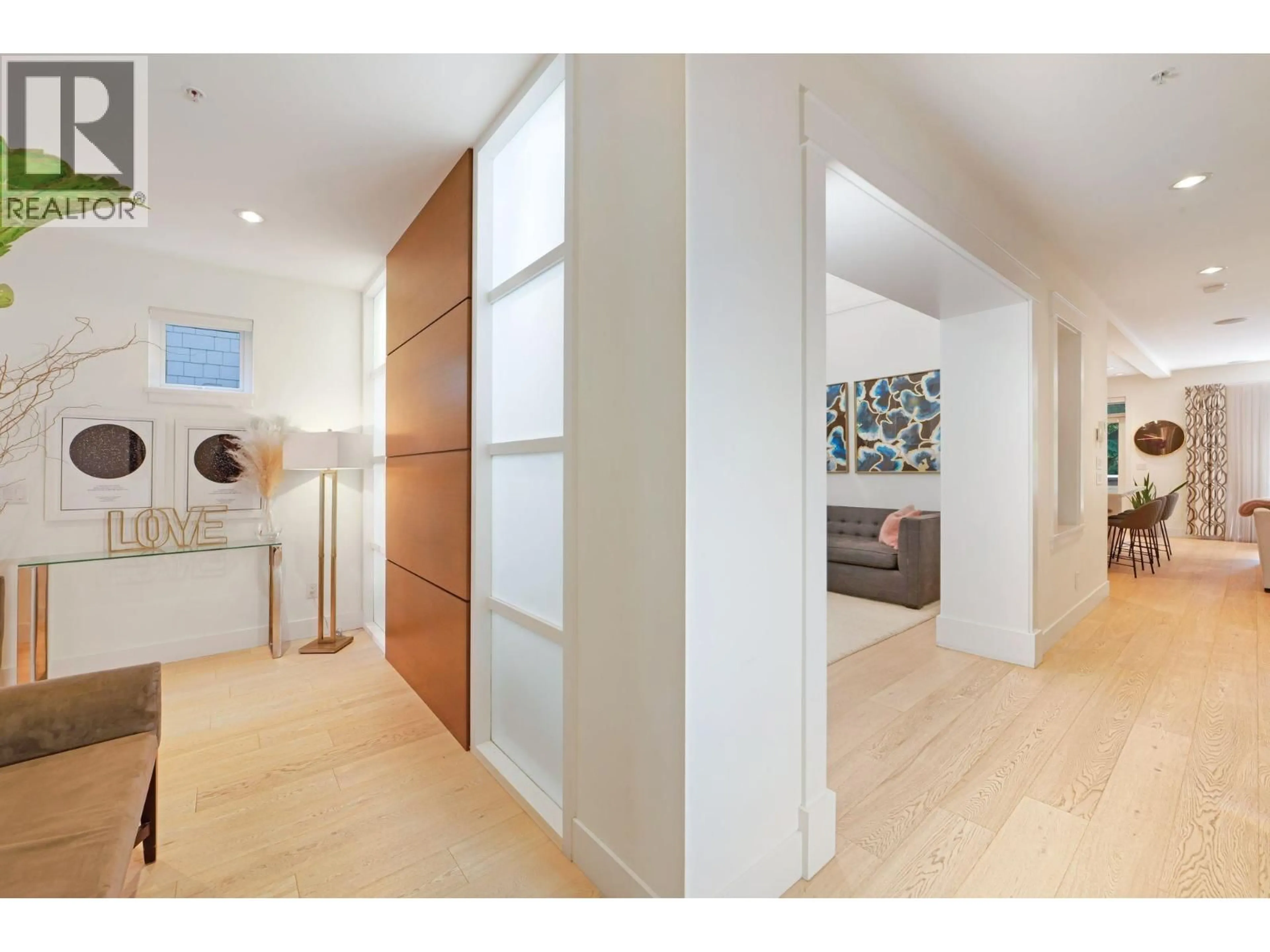 Indoor entryway for 20 - 555 RAVEN WOODS DRIVE, North Vancouver British Columbia V7G0A4