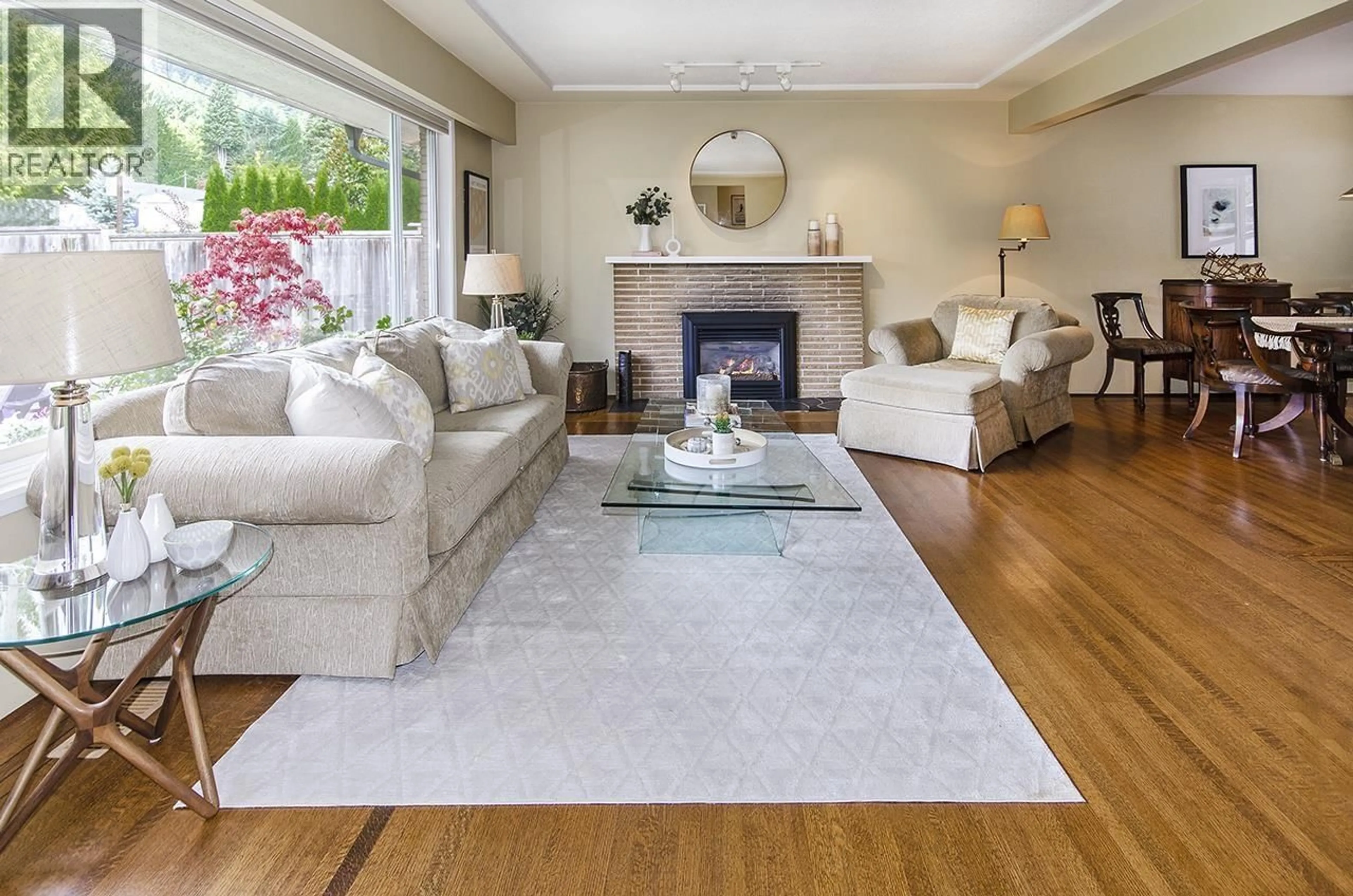 Living room with furniture, unknown for 19 GLENMORE DRIVE, West Vancouver British Columbia V7S1A5