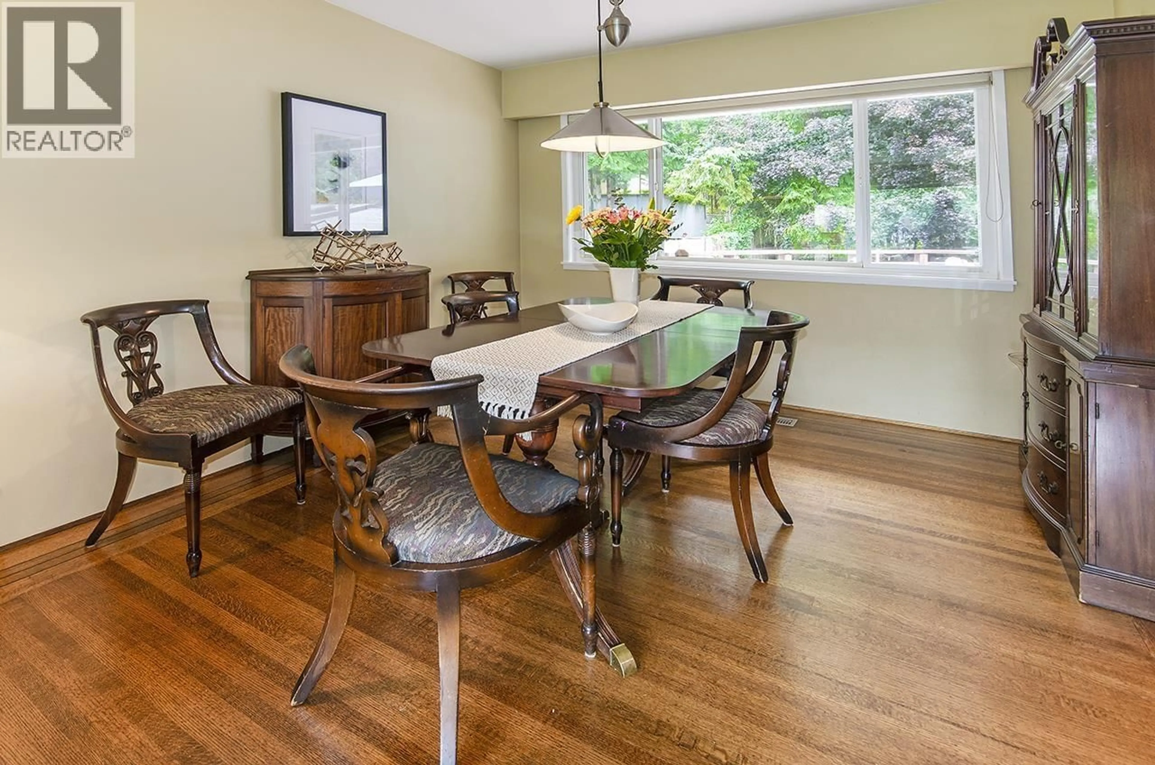 Dining room, wood/laminate floor for 19 GLENMORE DRIVE, West Vancouver British Columbia V7S1A5