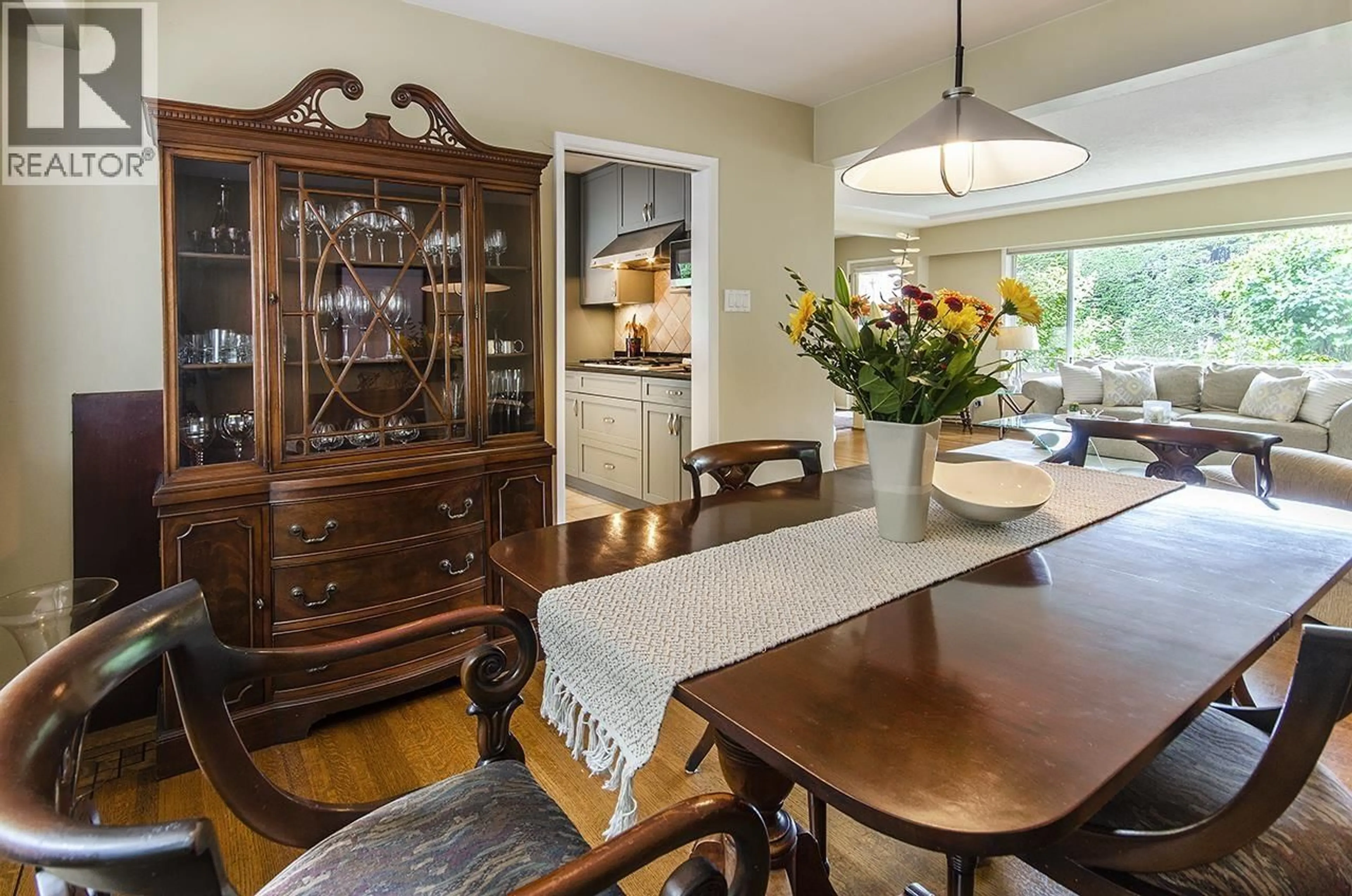 Dining room, wood/laminate floor for 19 GLENMORE DRIVE, West Vancouver British Columbia V7S1A5