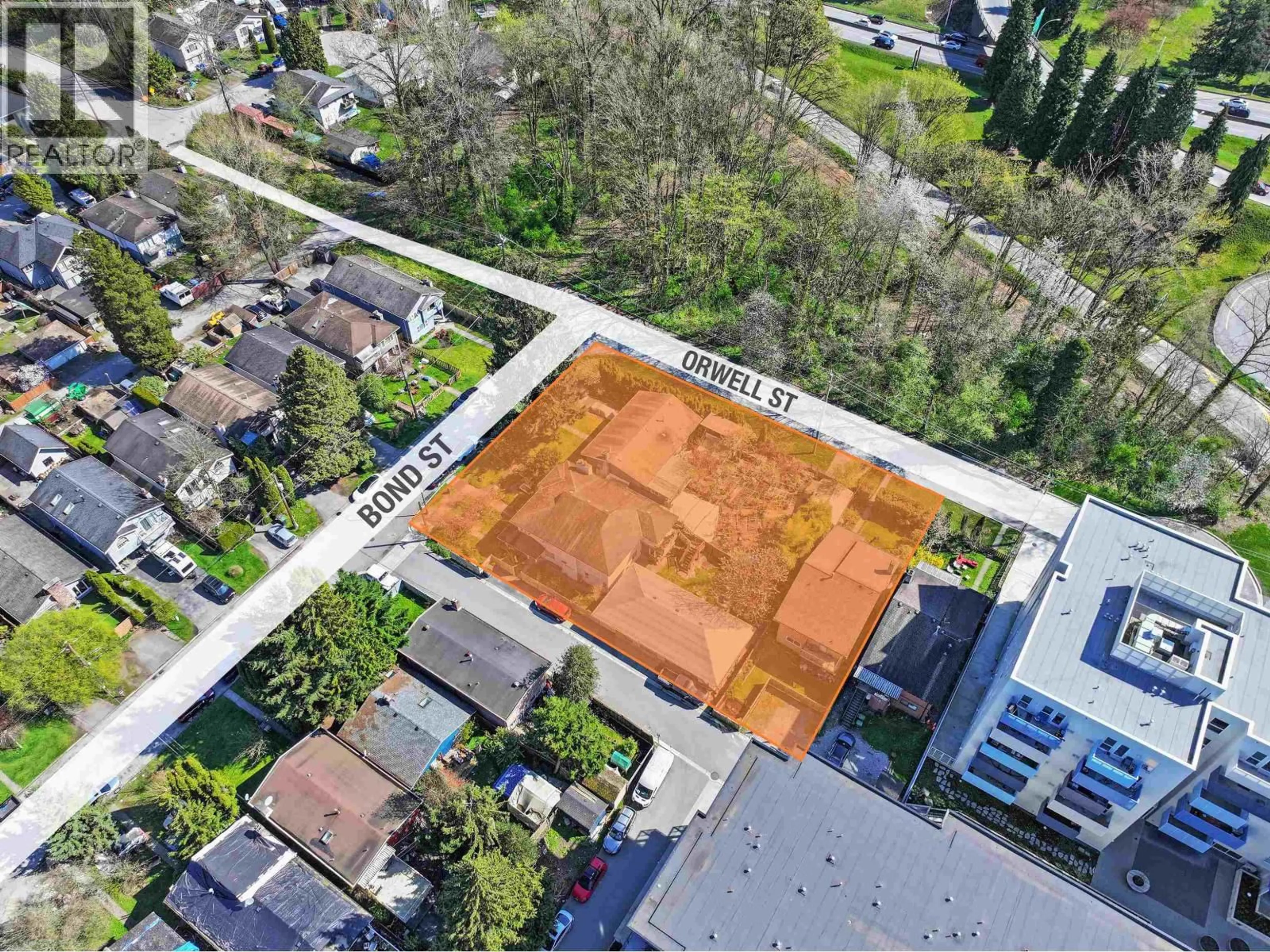 A pic from outside/outdoor area/front of a property/back of a property/a pic from drone, street for 1591 BOND STREET, North Vancouver British Columbia V7J1E8