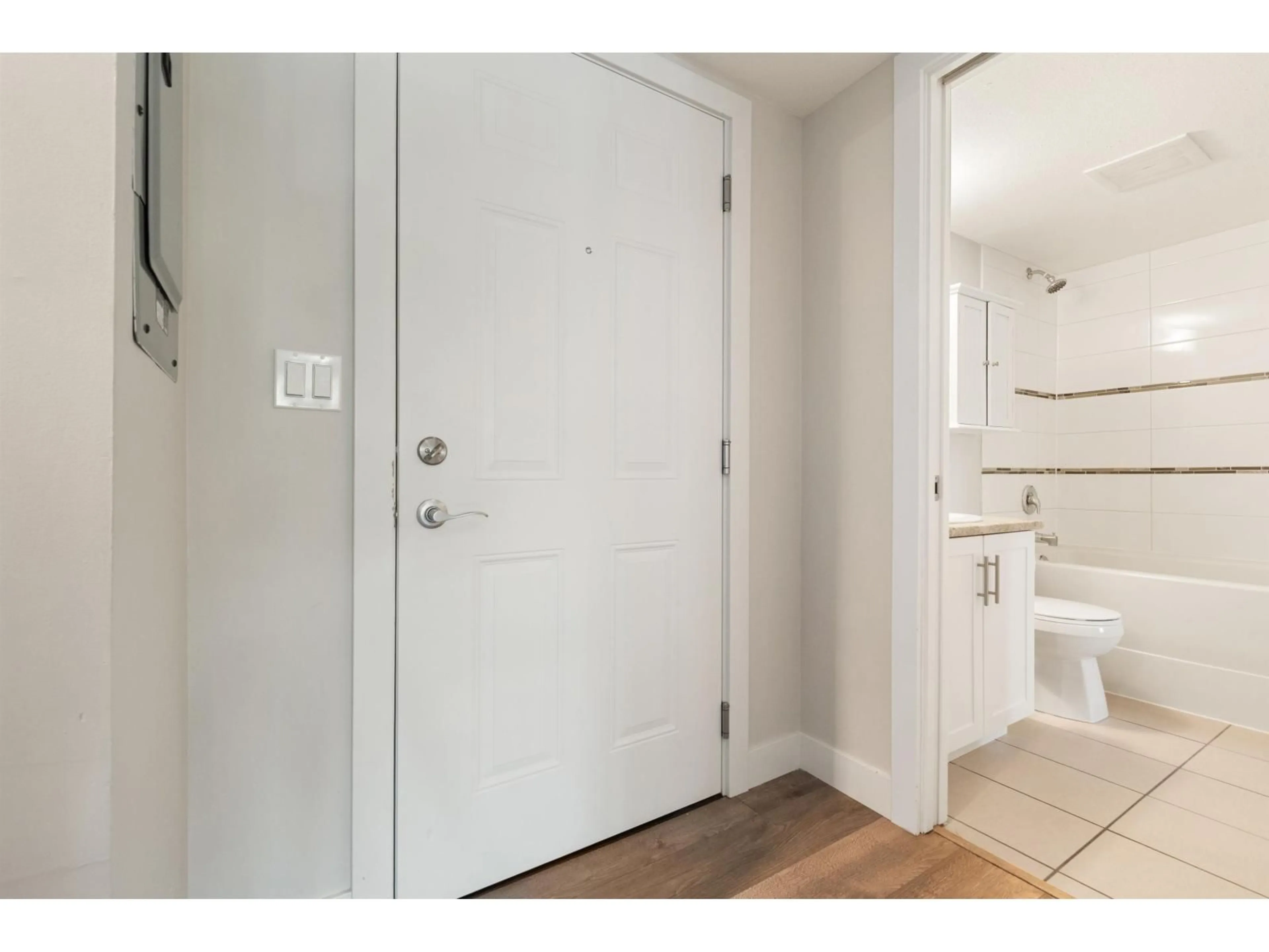 Indoor entryway for 120 - 9422 VICTOR STREET, Chilliwack British Columbia V6Z3Z5