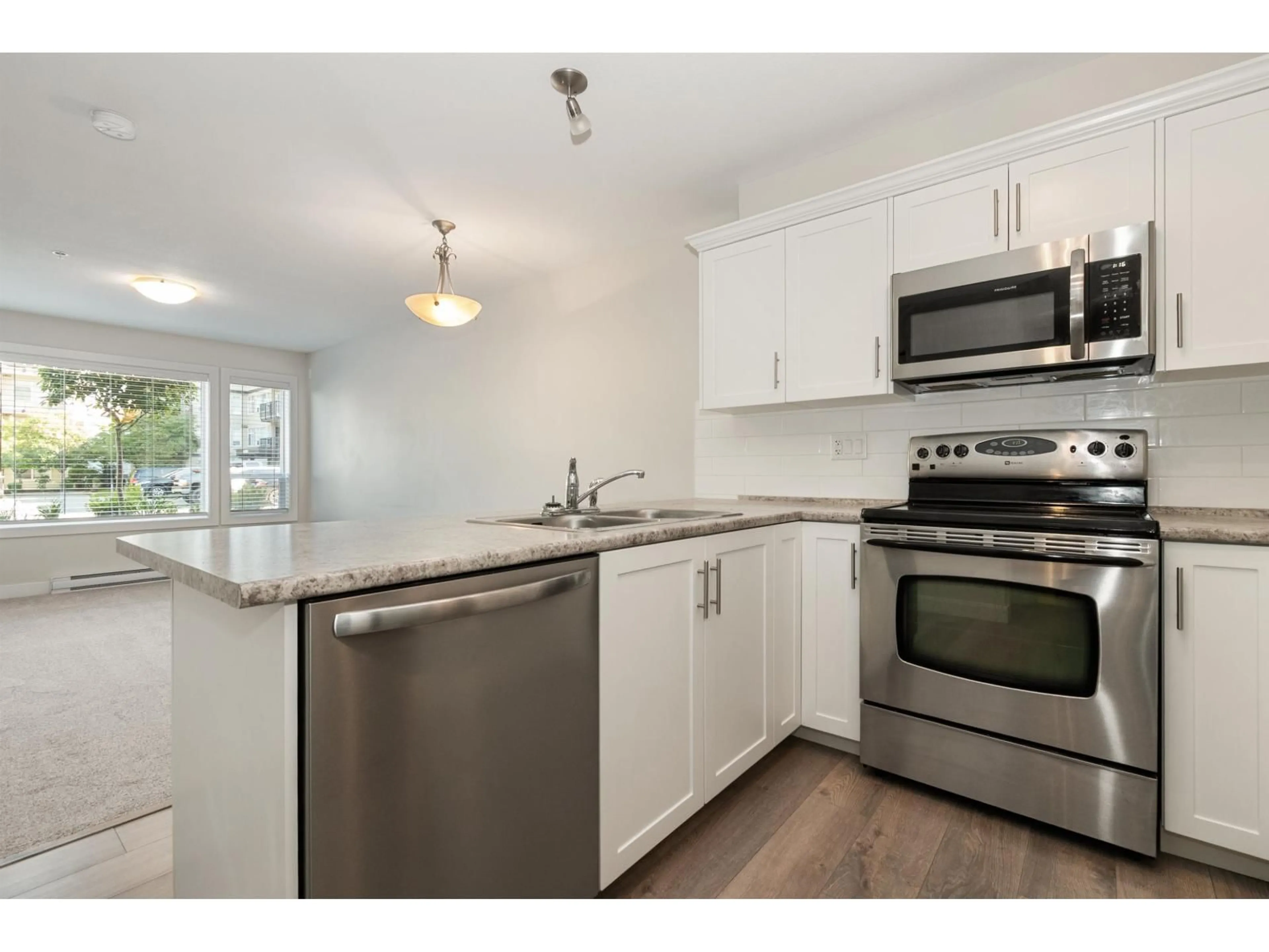 Standard kitchen, unknown for 120 - 9422 VICTOR STREET, Chilliwack British Columbia V6Z3Z5