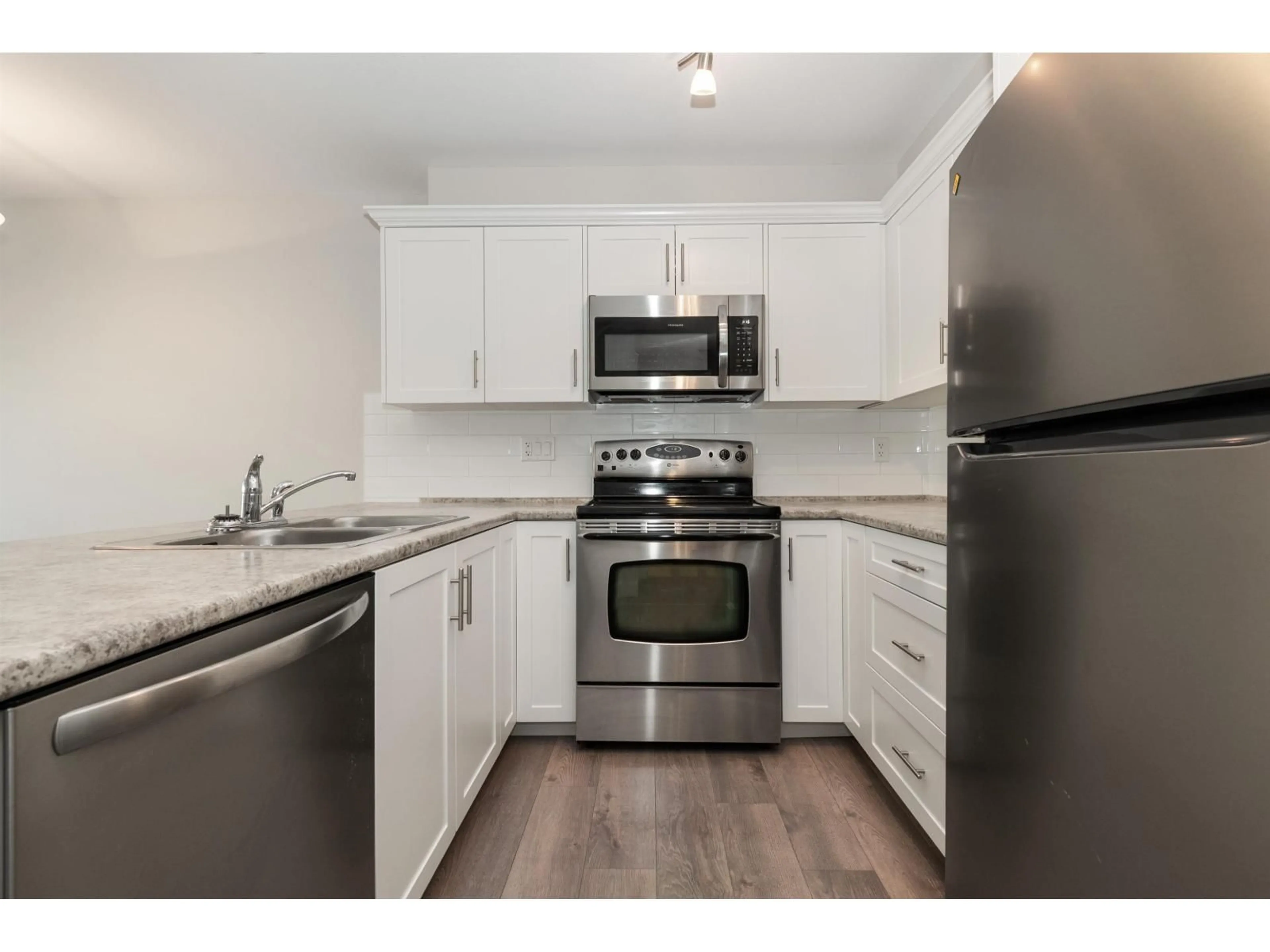 Standard kitchen, wood/laminate floor for 120 - 9422 VICTOR STREET, Chilliwack British Columbia V6Z3Z5
