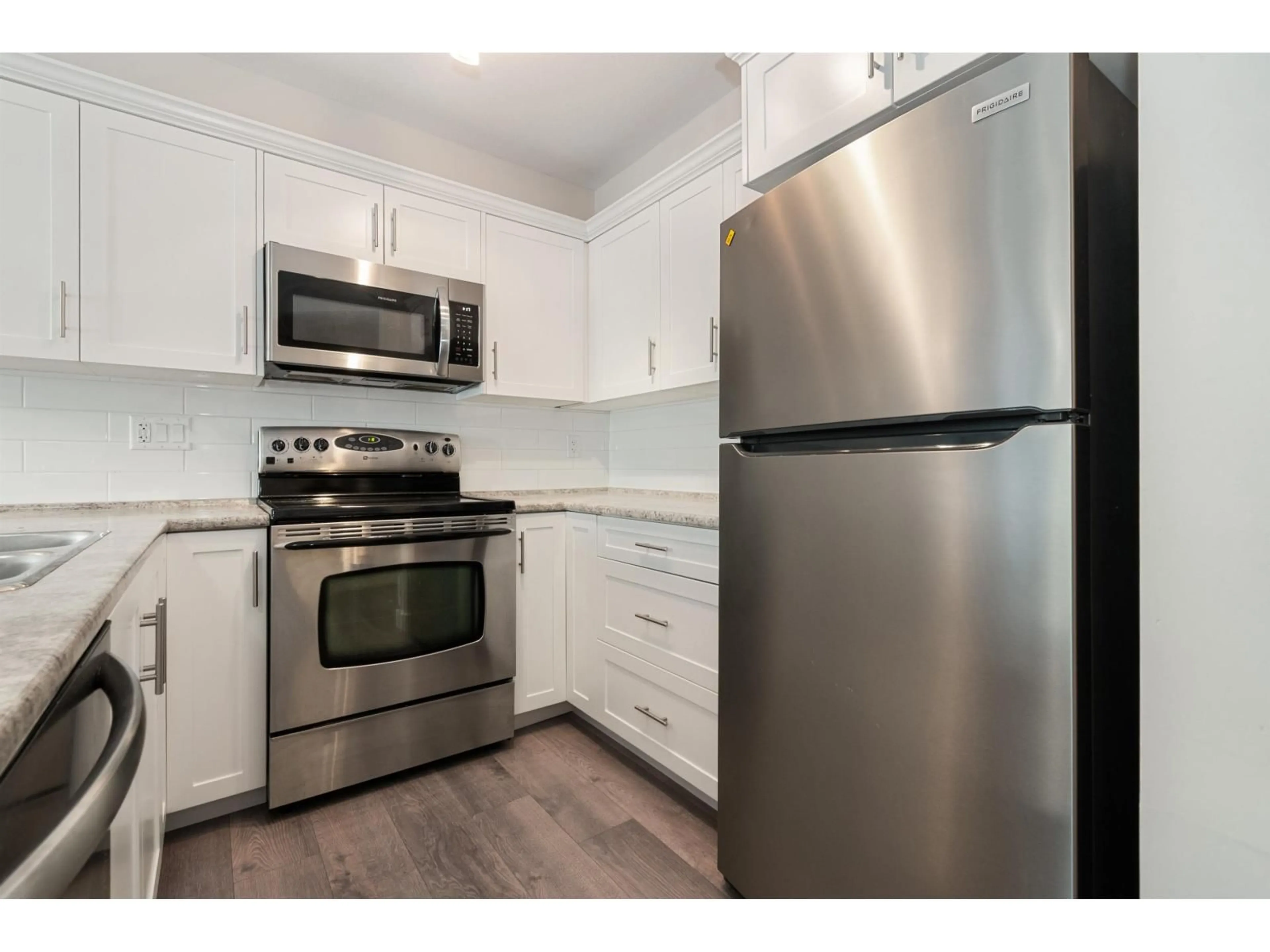 Standard kitchen, wood/laminate floor for 120 - 9422 VICTOR STREET, Chilliwack British Columbia V6Z3Z5