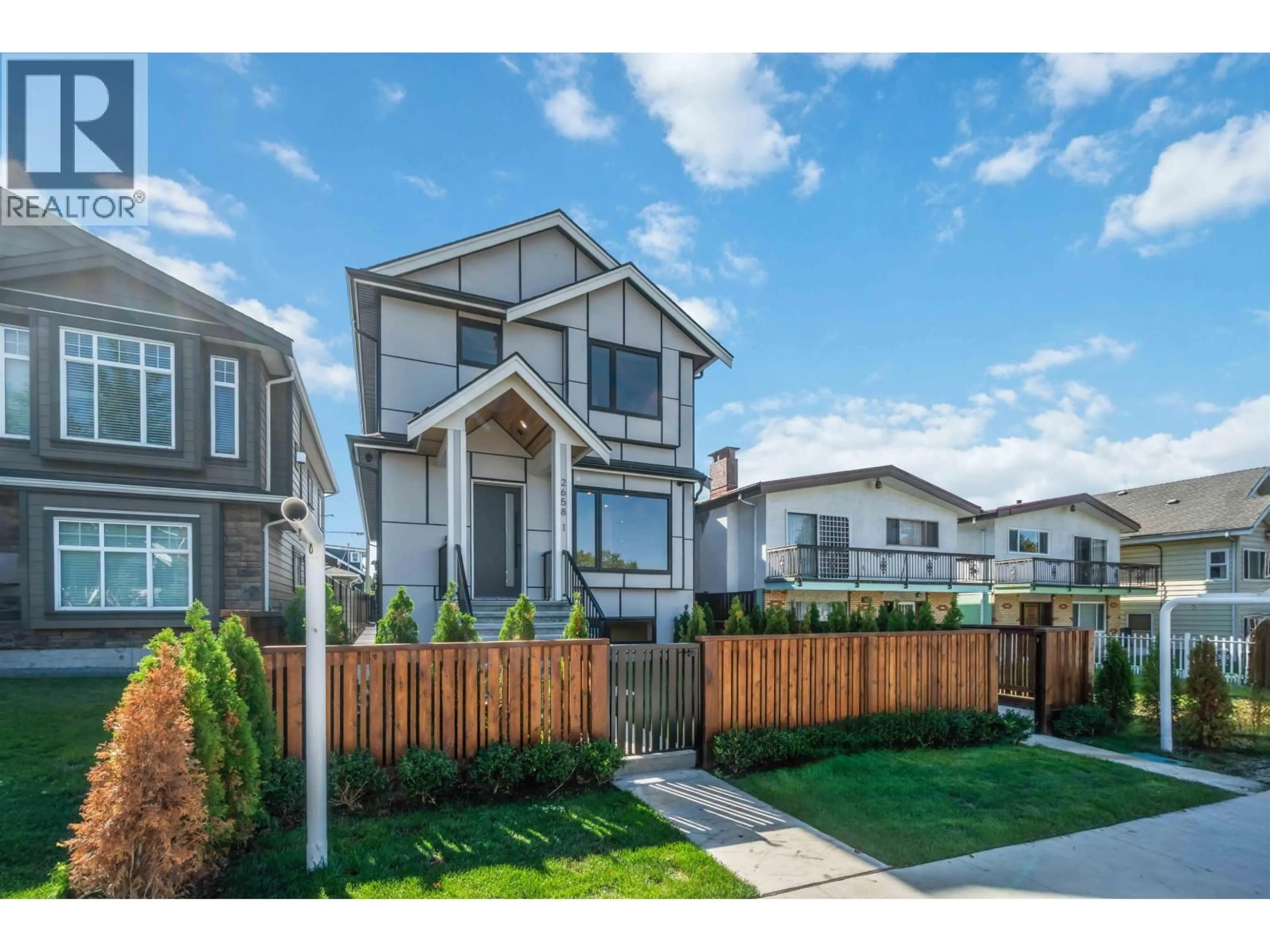Home with vinyl exterior material, street for 1 - 2658 DUNDAS STREET, Vancouver British Columbia V5K1P9