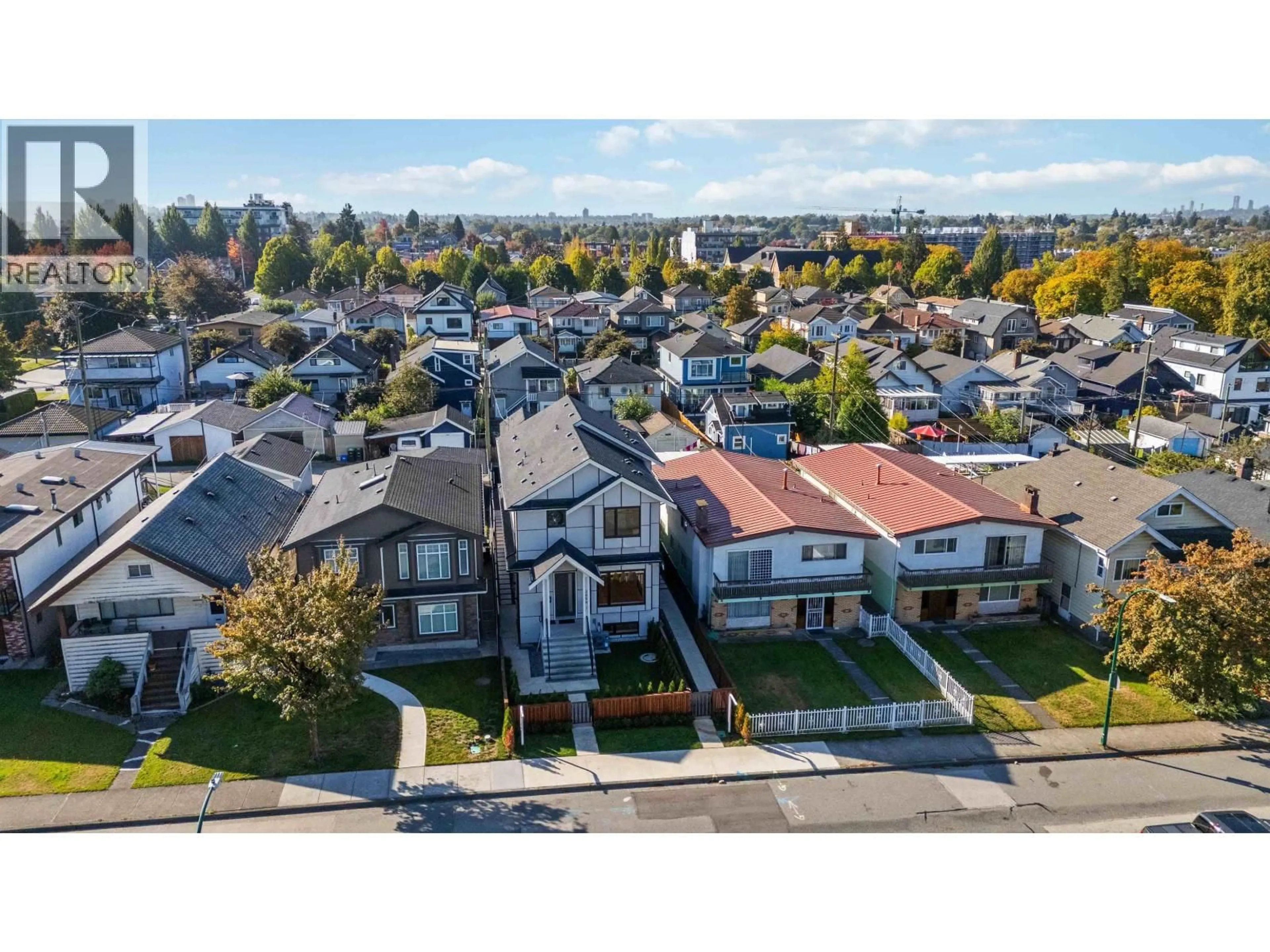 A pic from outside/outdoor area/front of a property/back of a property/a pic from drone, street for 1 - 2658 DUNDAS STREET, Vancouver British Columbia V5K1P9