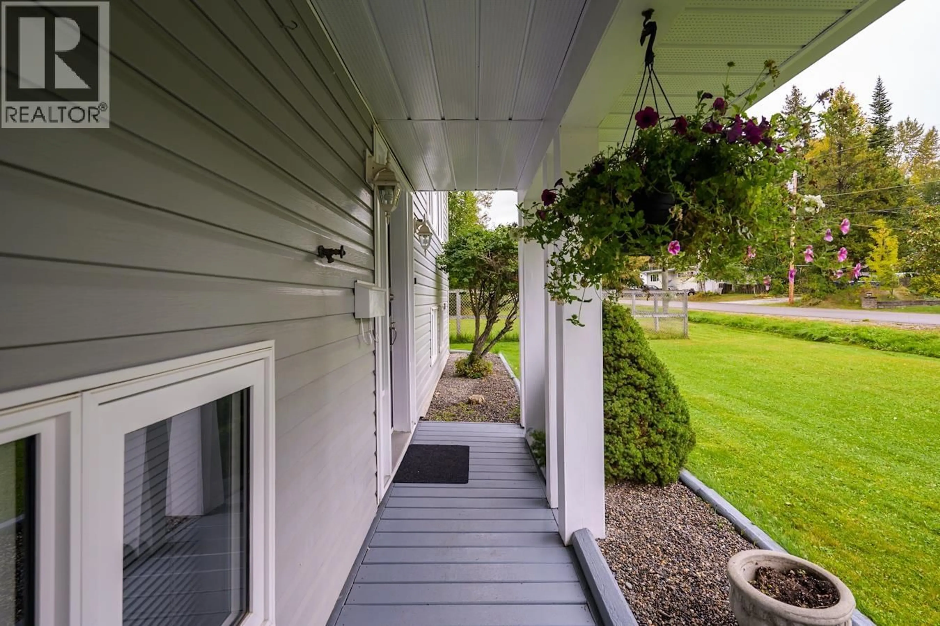 Patio, street for 7475 PEARL DRIVE, Prince George British Columbia V2K4K3