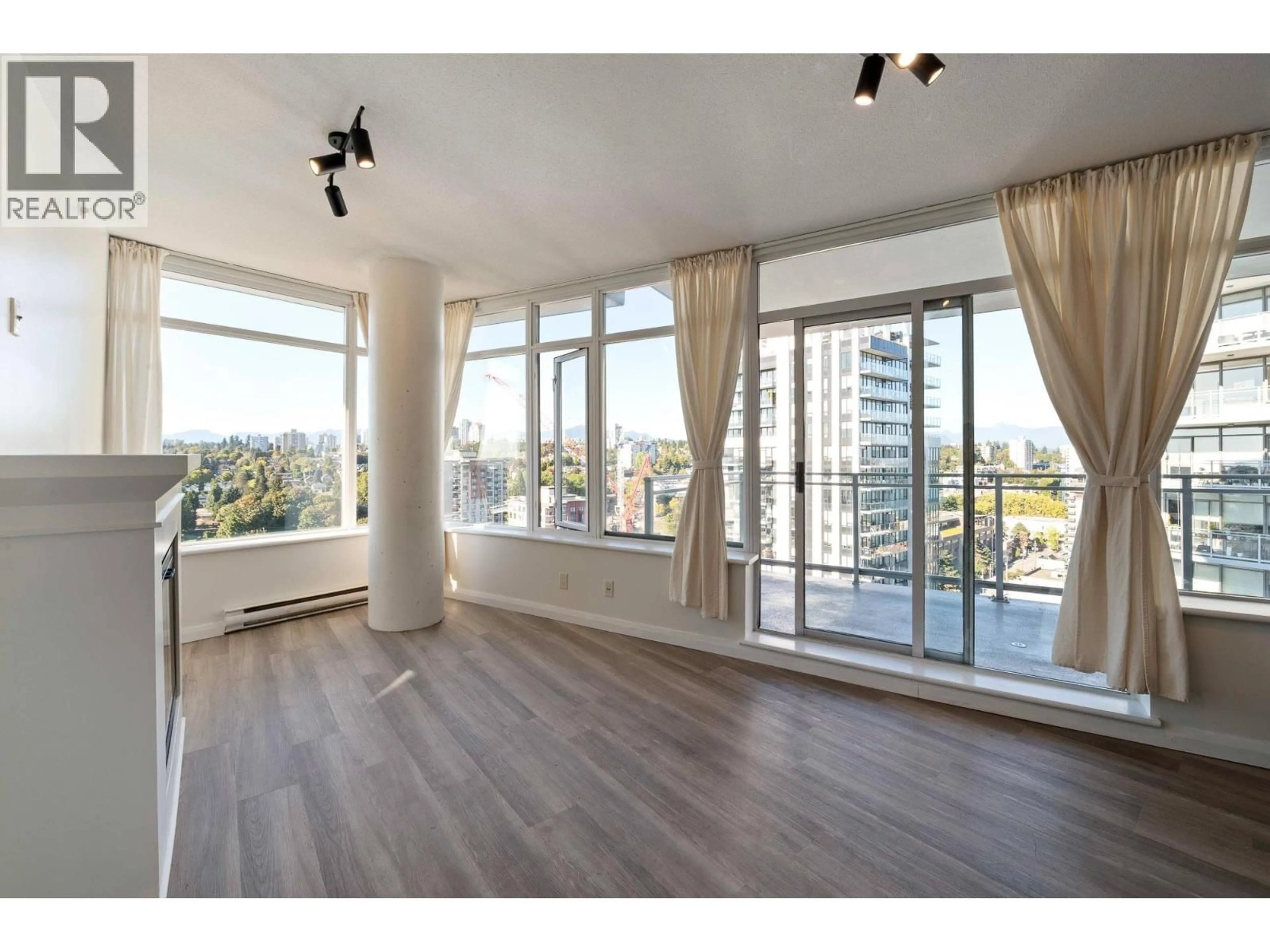 Living room with furniture, wood/laminate floor for 3106 - 898 CARNARVON STREET, New Westminster British Columbia V3M0C3