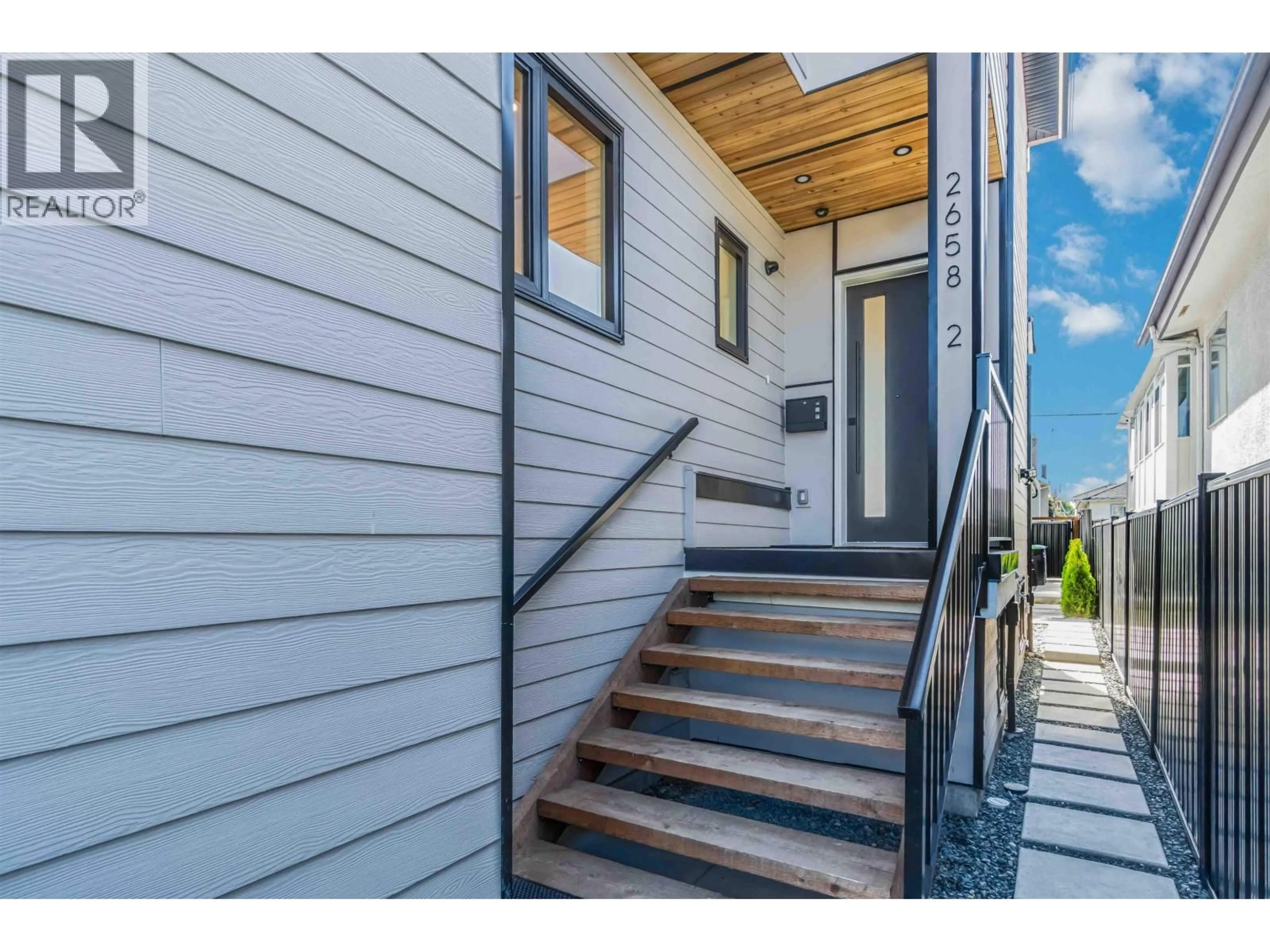 Home with vinyl exterior material, street for 2 - 2658 DUNDAS STREET, Vancouver British Columbia V5K1P9