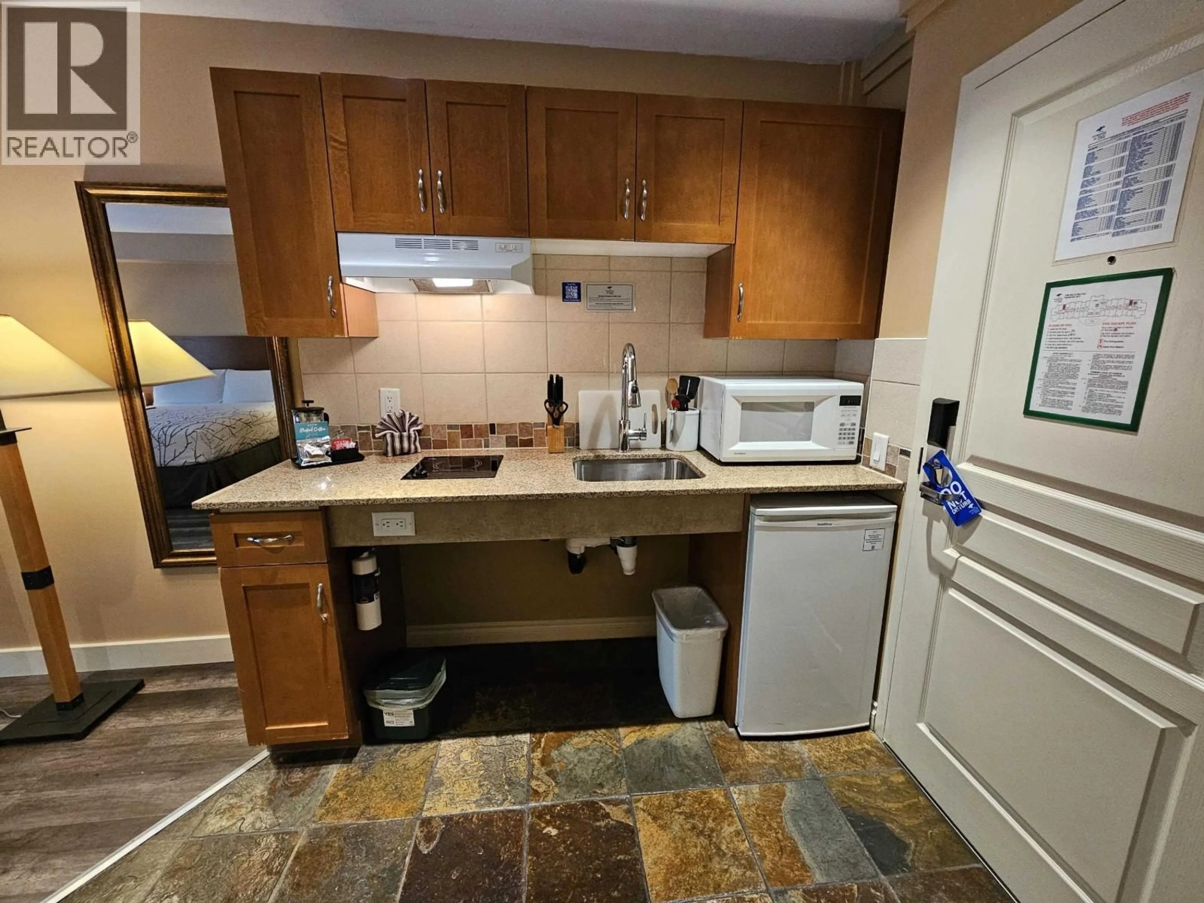 Standard kitchen, unknown for 105 - 1490 HIGHWAY 99, Pemberton British Columbia V0N2L1