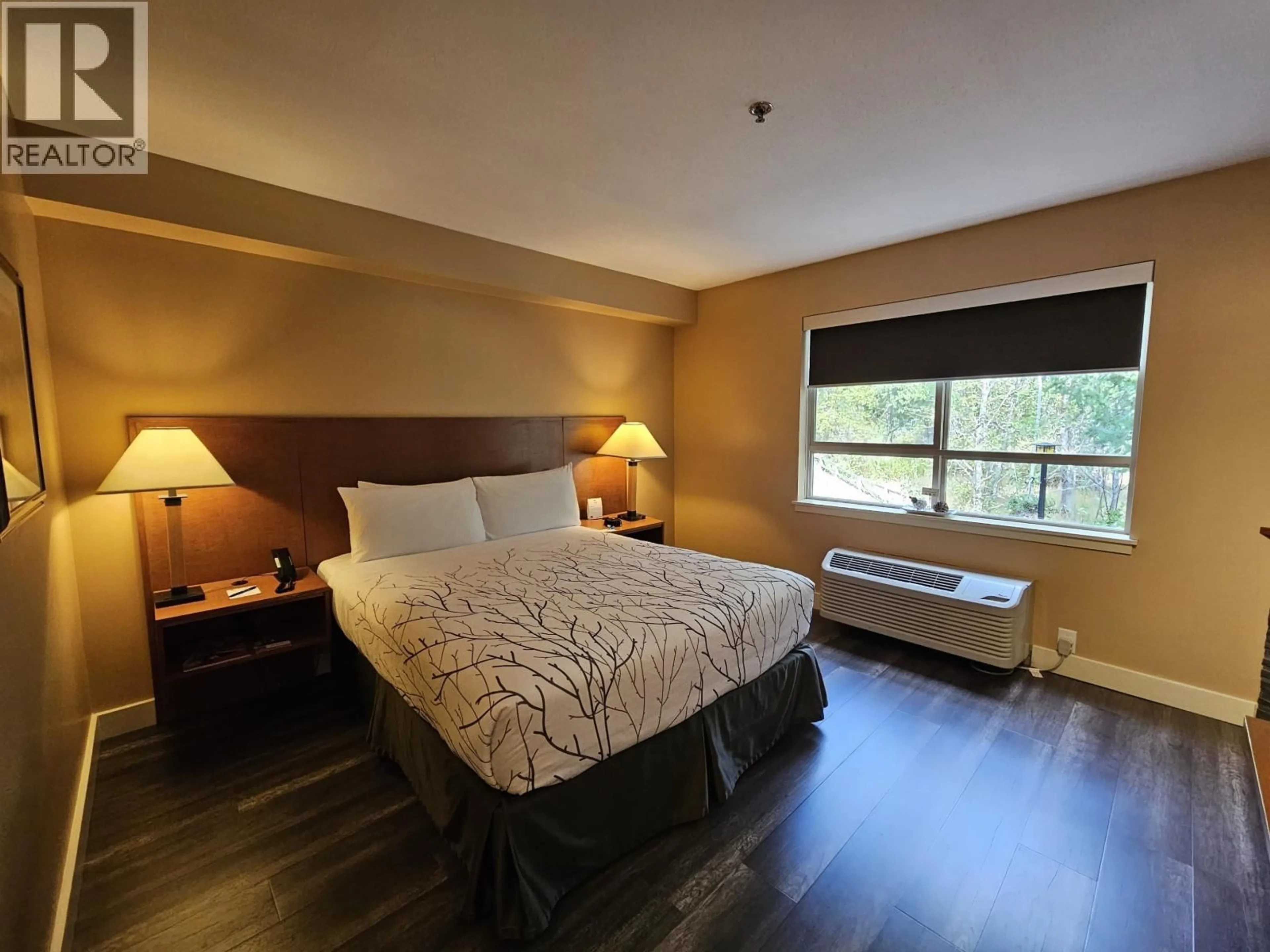 Bedroom with bed, wood/laminate floor for 105 - 1490 HIGHWAY 99, Pemberton British Columbia V0N2L1