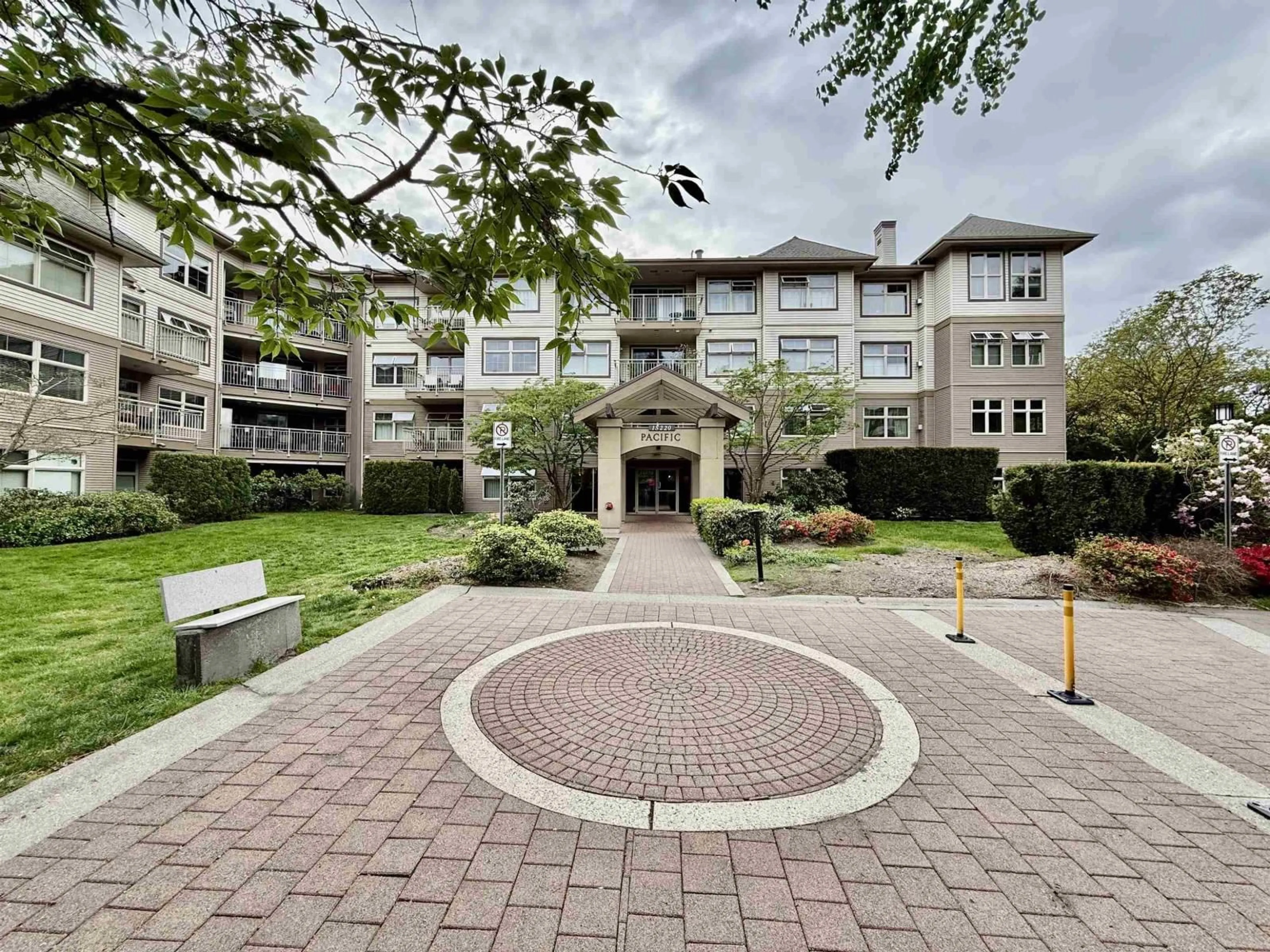 Unknown for 311 - 15220 GUILDFORD, Surrey British Columbia V3R0Y6