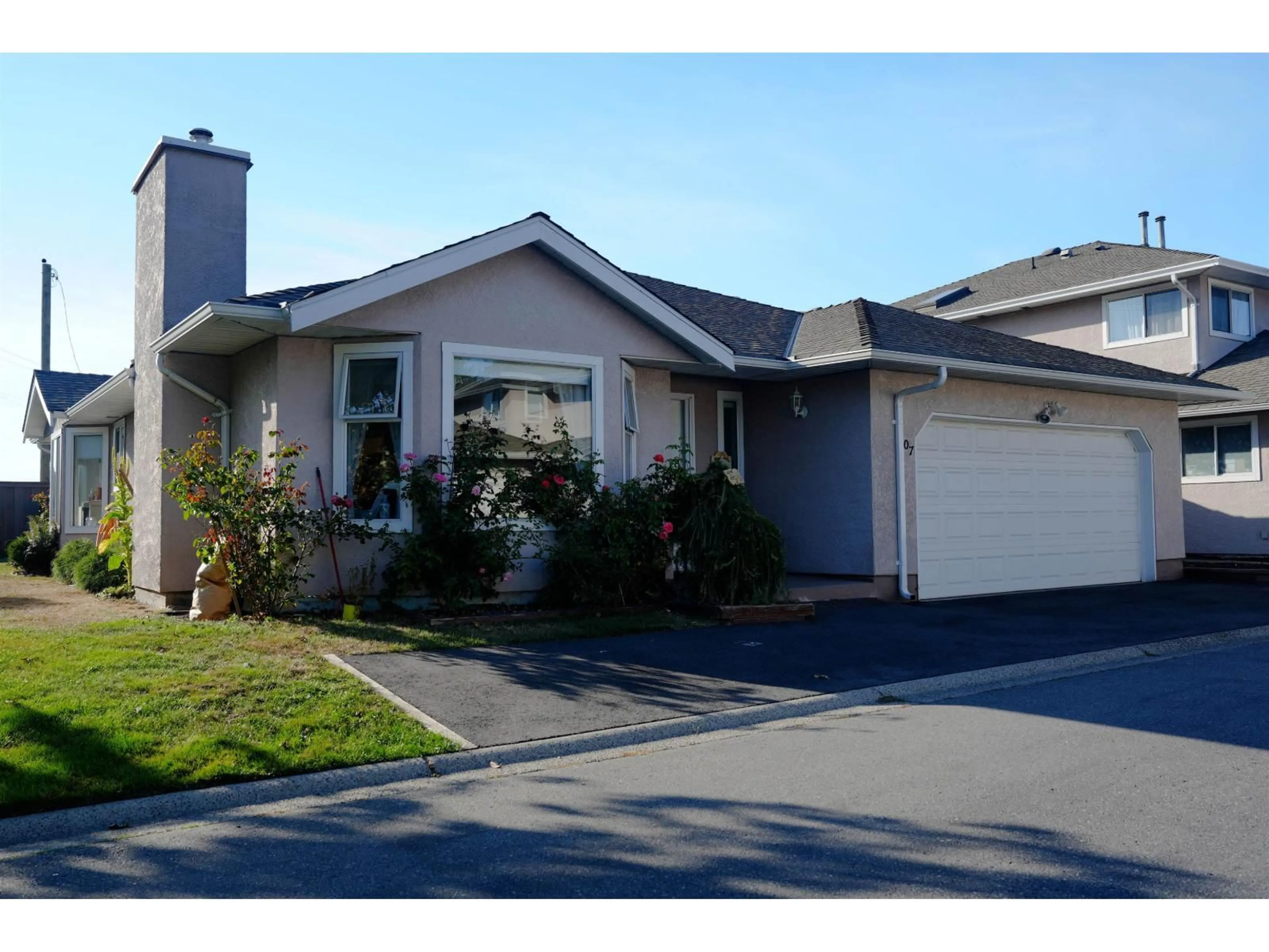 Home with vinyl exterior material, street for 107 - 15501 89A, Surrey British Columbia V3R0Z5