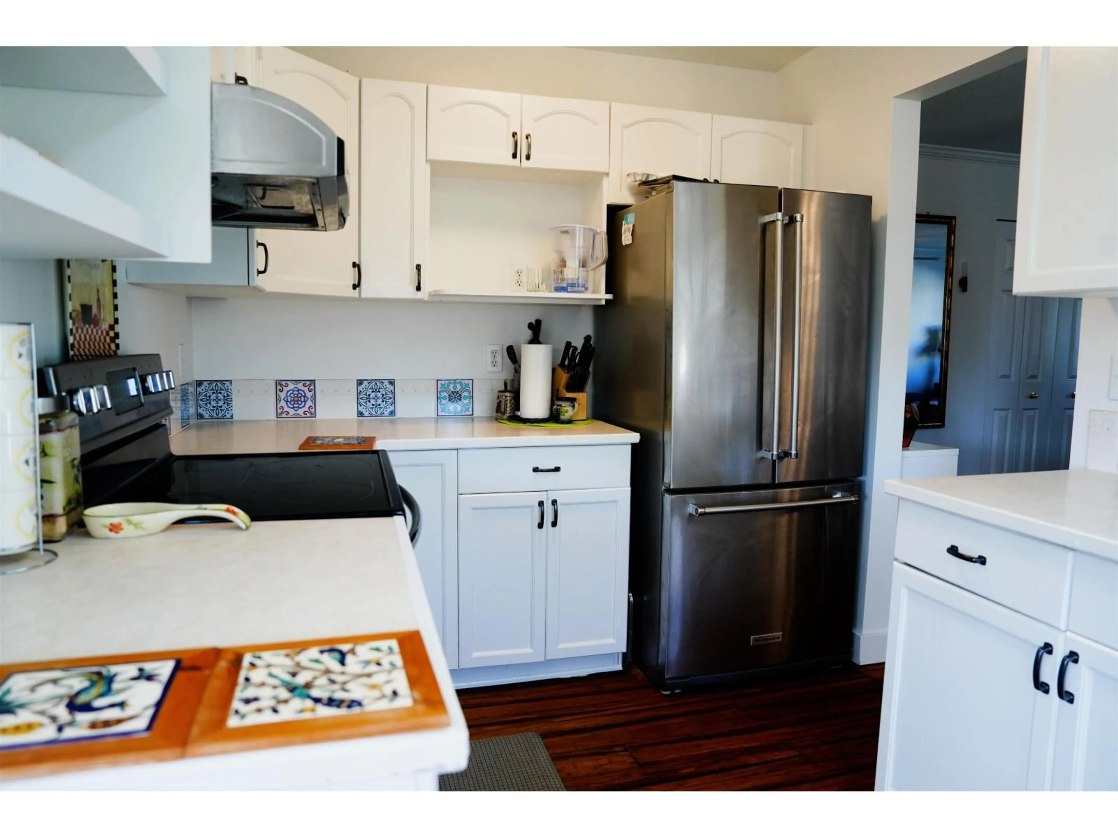 Standard kitchen, unknown for 107 - 15501 89A, Surrey British Columbia V3R0Z5