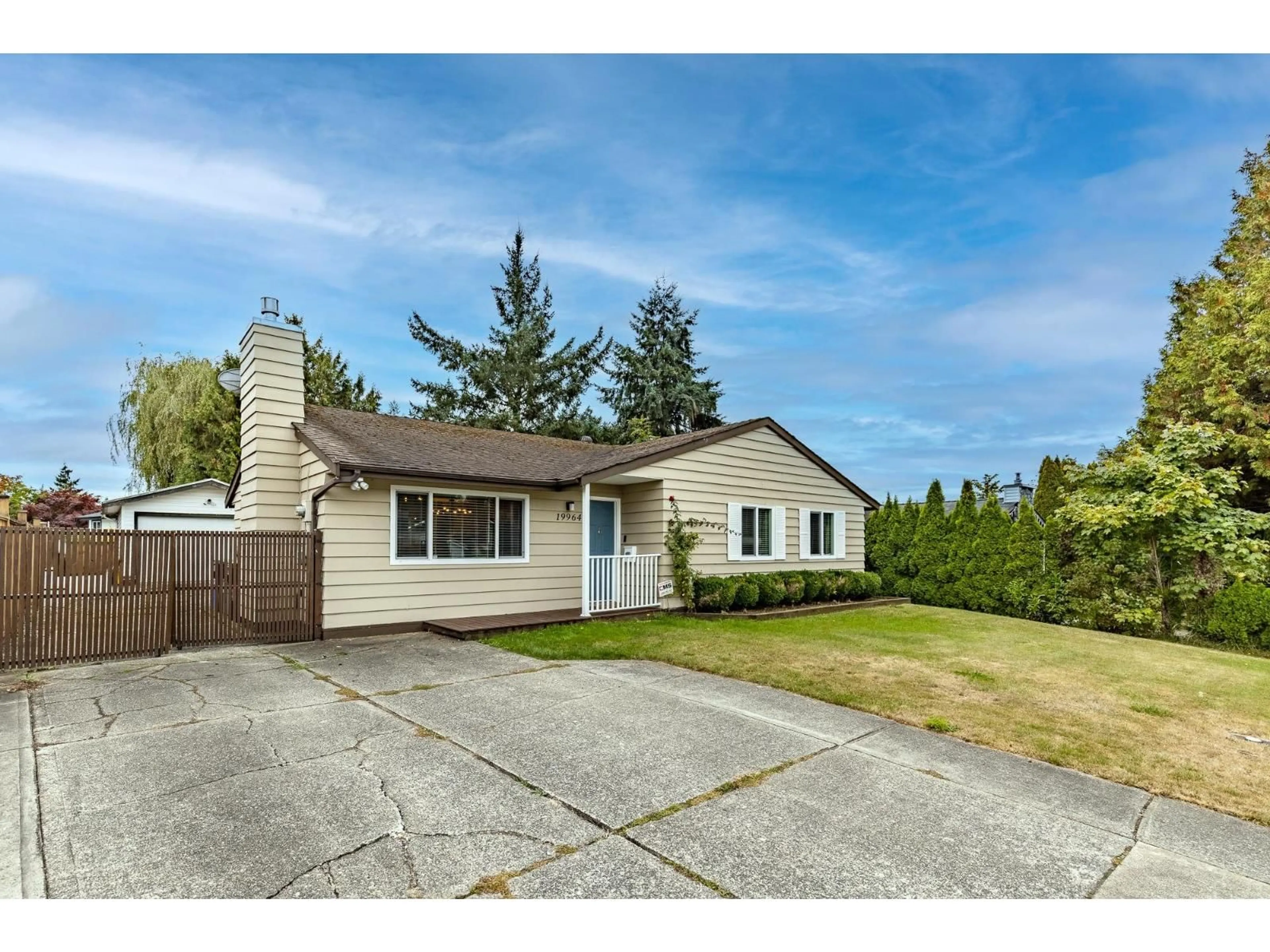 Home with vinyl exterior material, street for 19964 53, Langley British Columbia V3A6T4