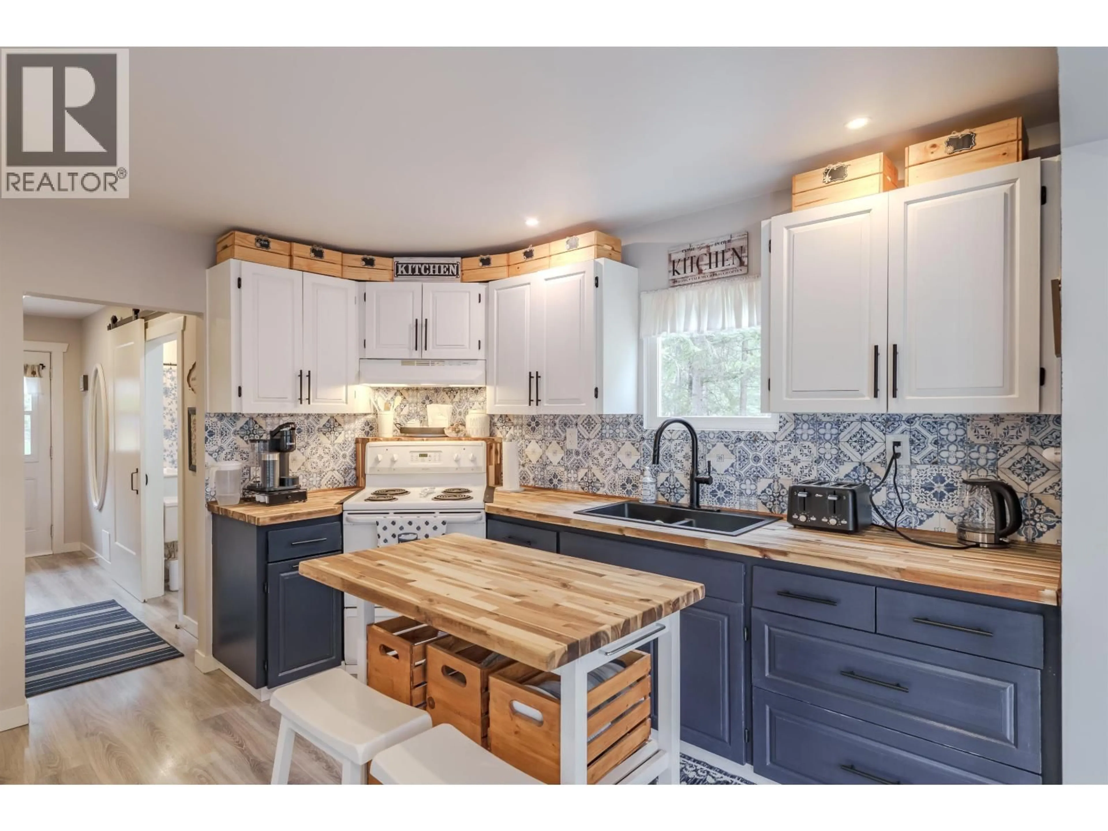 Open concept kitchen, ceramic/tile floor for 3825 CANIM-HENDRIX LAKE ROAD, Canim Lake British Columbia V0K1J0