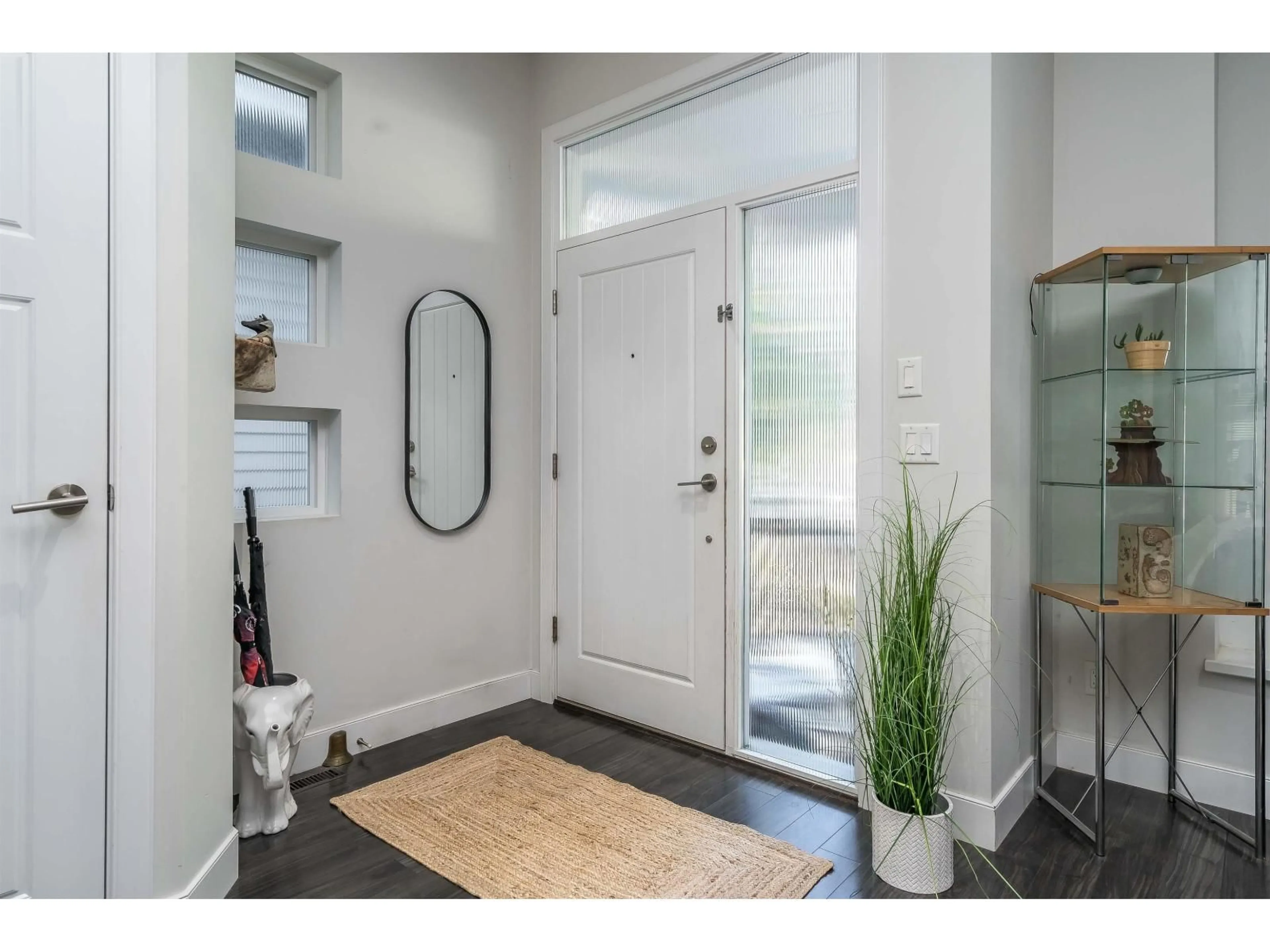 Indoor entryway for 16772 23, Surrey British Columbia V3Z0M7