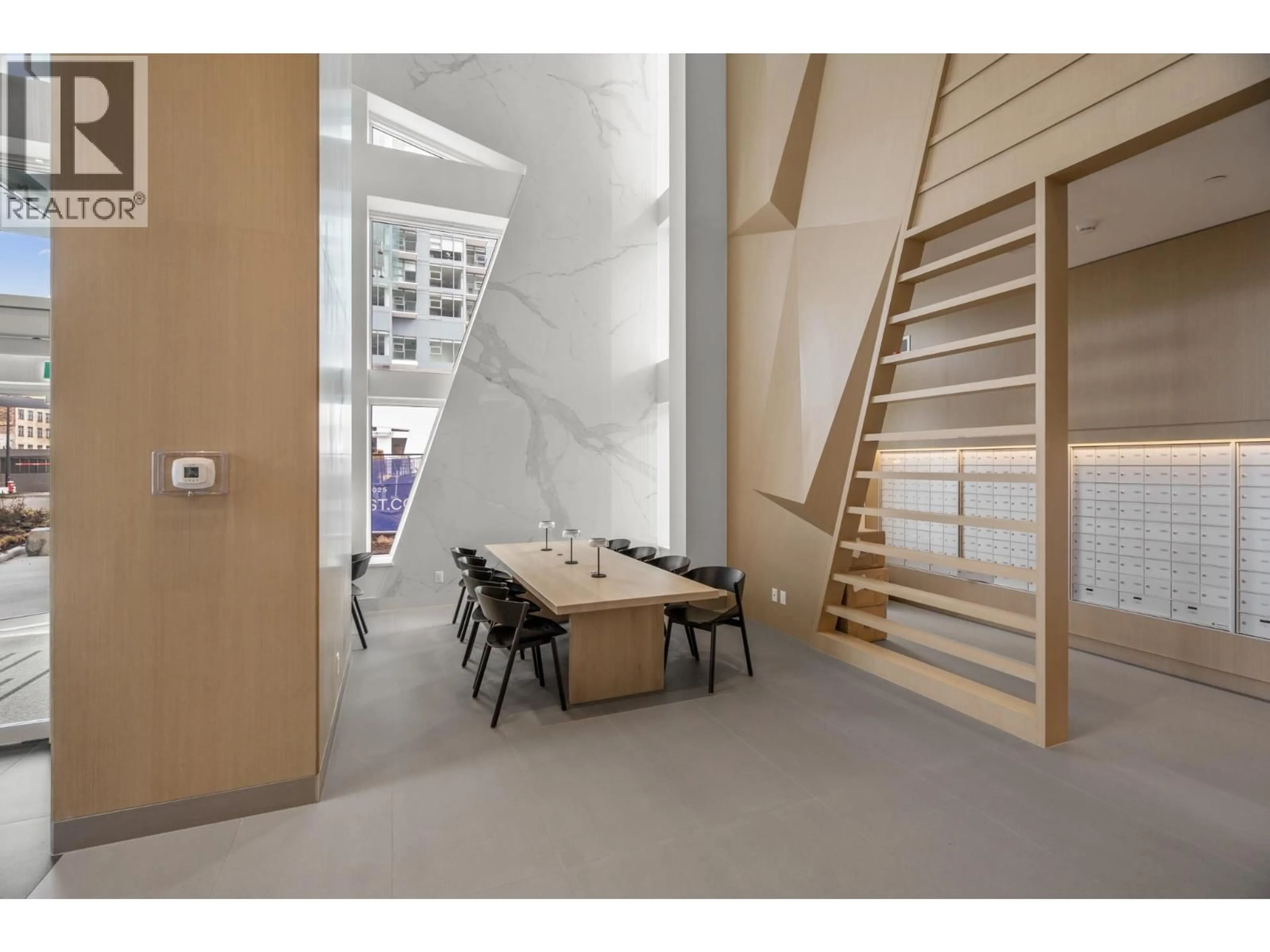 Indoor foyer for 1407 - 680 QUAYSIDE DRIVE, New Westminster British Columbia V3M0P2