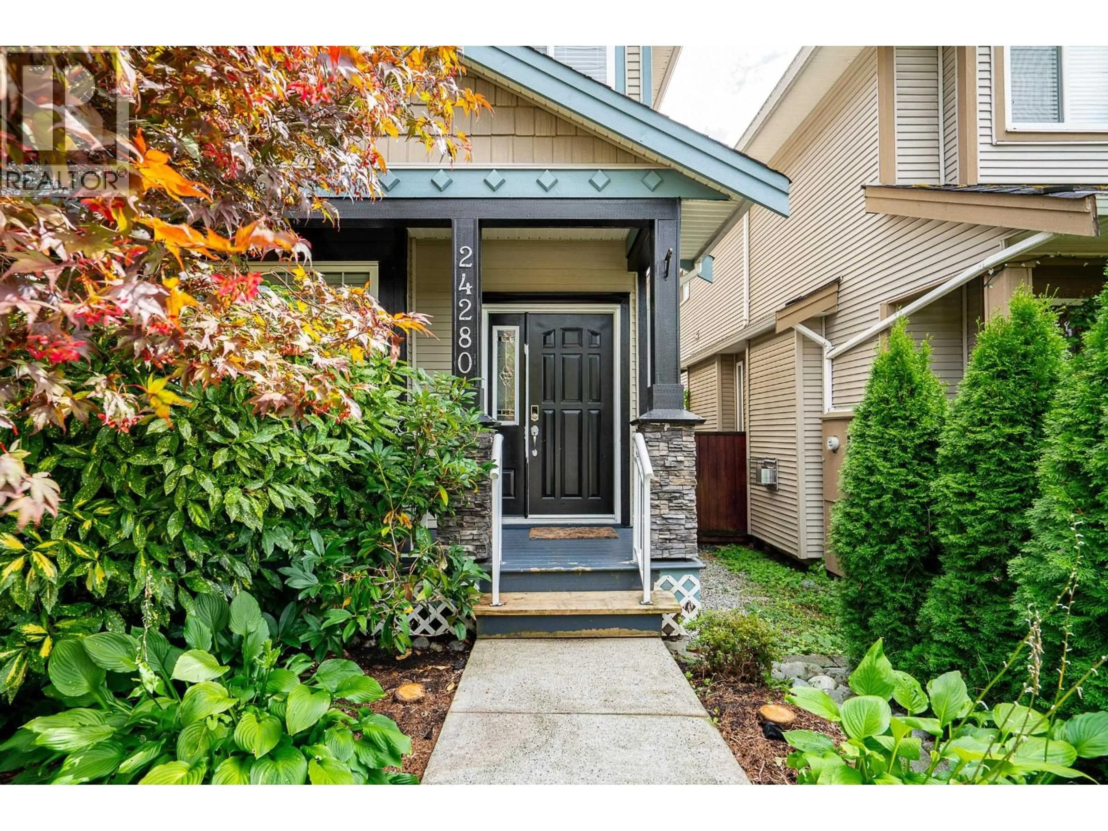 Indoor entryway for 24280 102 AVENUE, Maple Ridge British Columbia V2W0C2