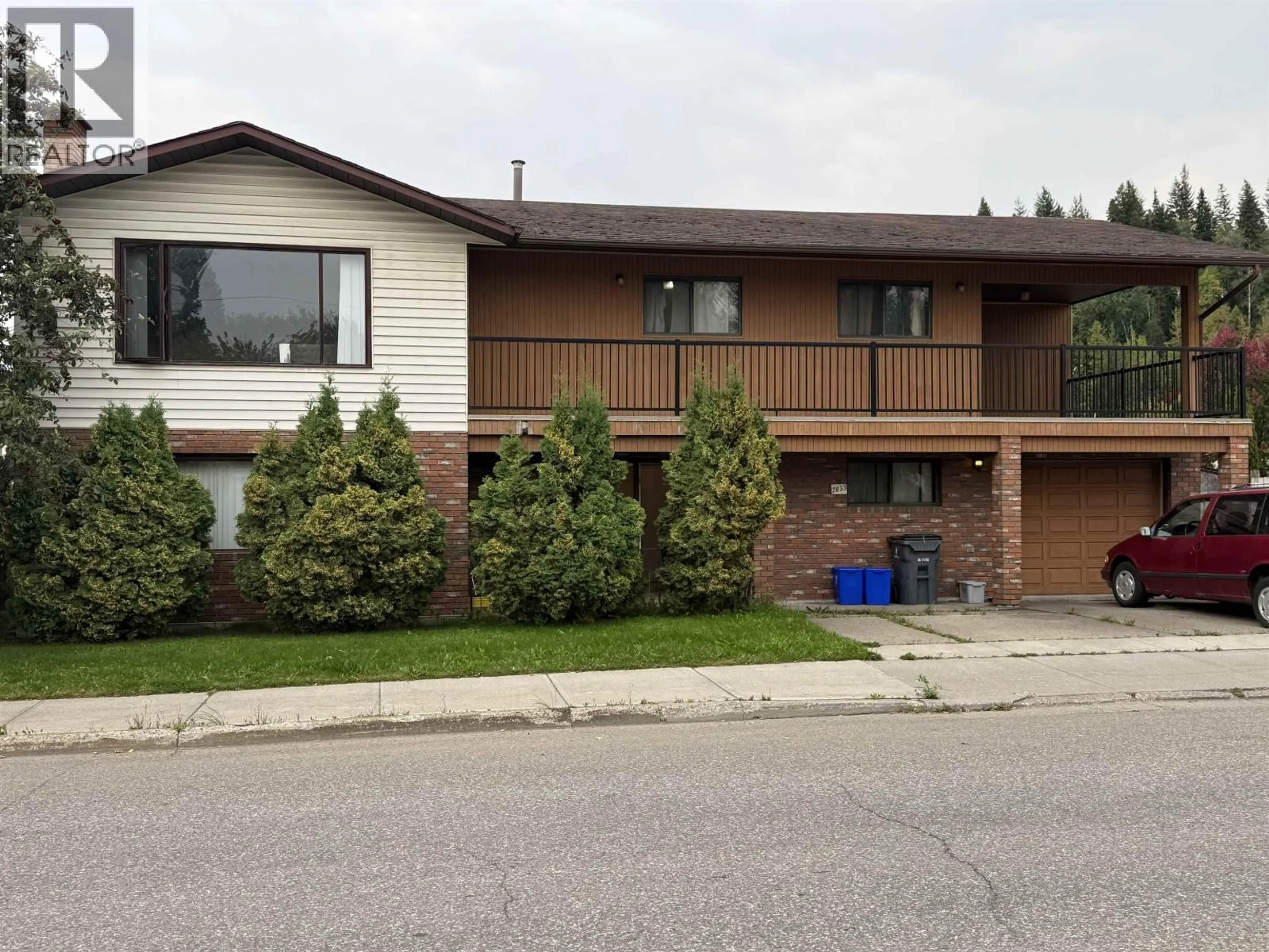 Home with vinyl exterior material, street for 2833 RANGE ROAD, Prince George British Columbia V2N1M3
