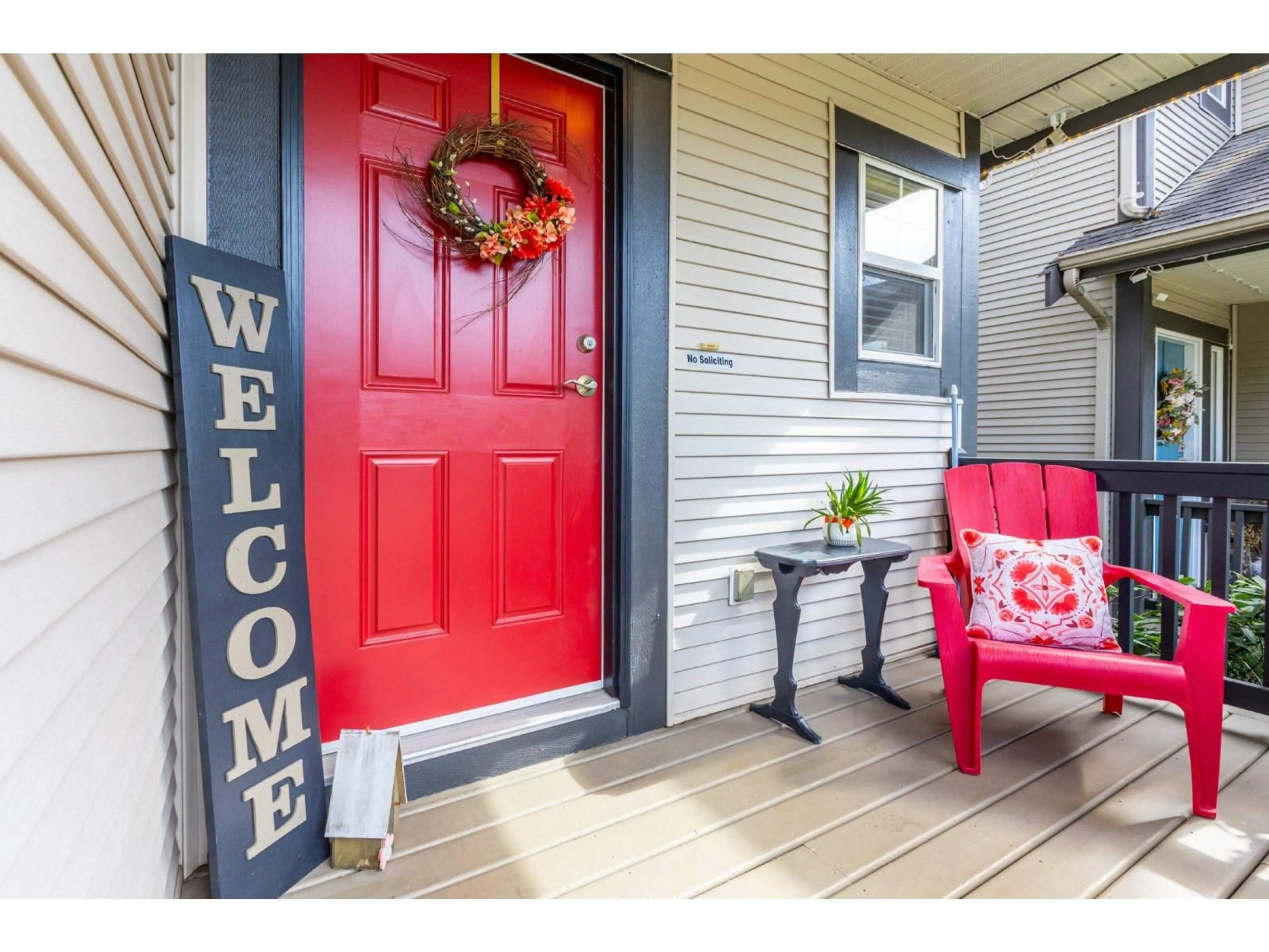 Indoor entryway for 6522 193A, Surrey British Columbia V4N5P8
