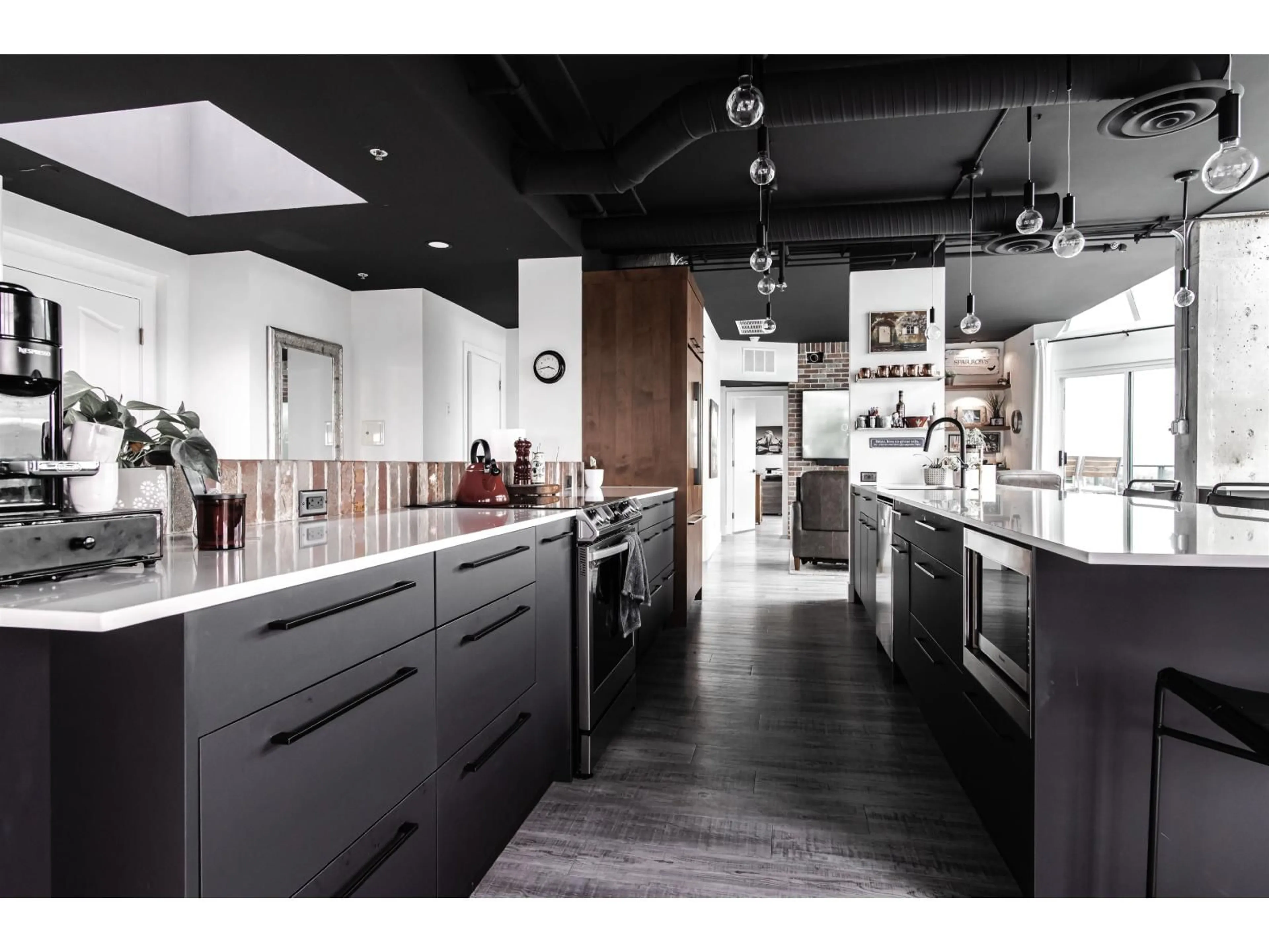 Contemporary kitchen, unknown for 1602 - 32440 SIMON, Abbotsford British Columbia V2T5R3