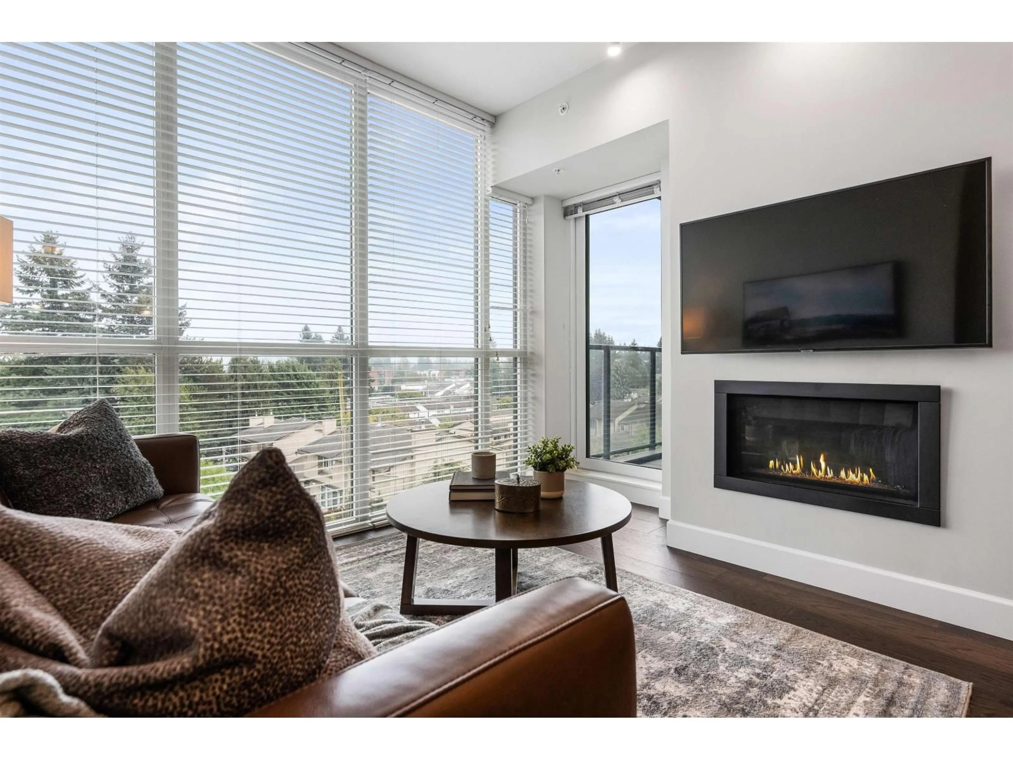Living room with furniture, wood/laminate floor for 405 - 2180 GLADWIN, Abbotsford British Columbia V2S0H4