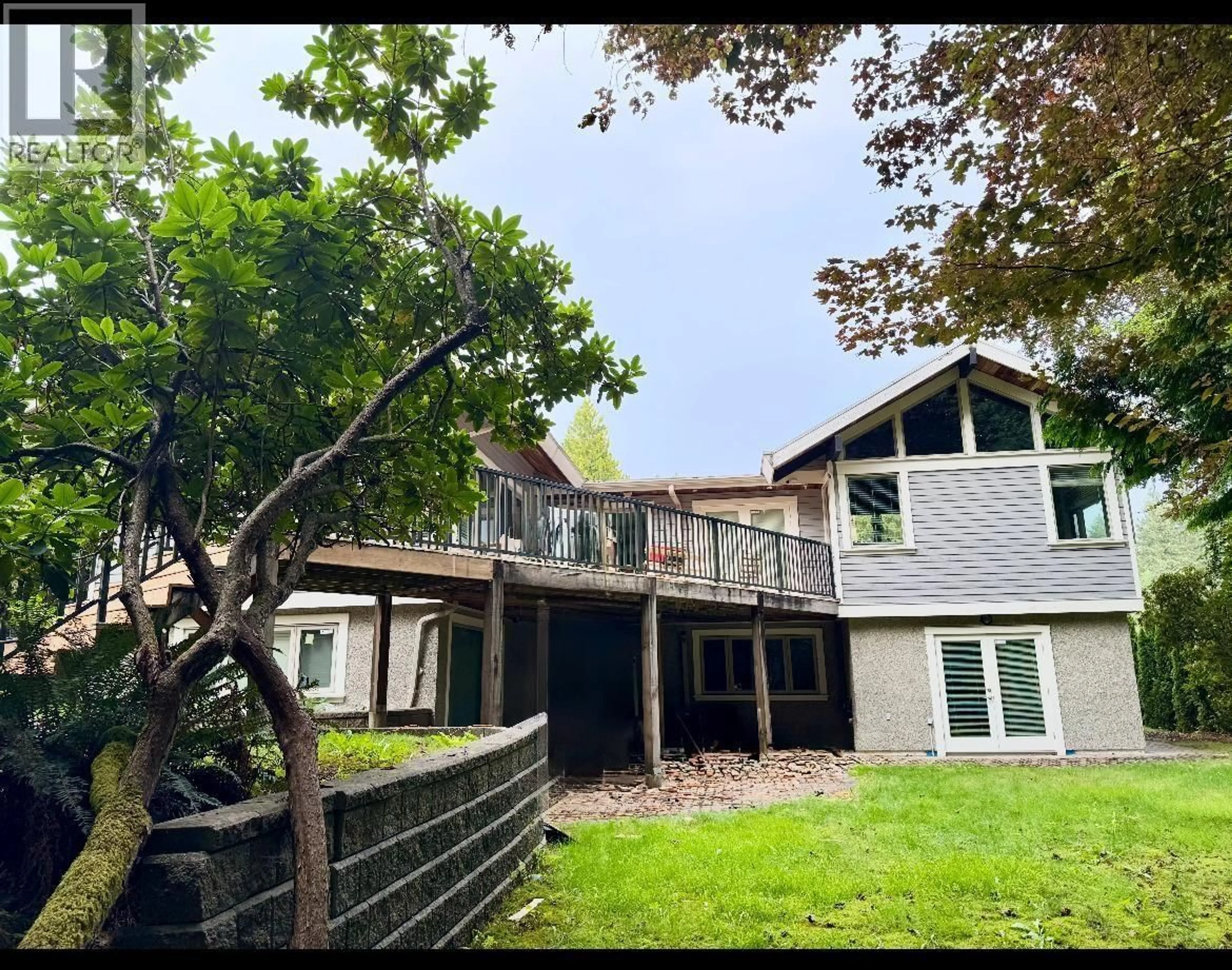 A pic from outside/outdoor area/front of a property/back of a property/a pic from drone, unknown for 97 DEEP DENE PLACE, West Vancouver British Columbia V7S1A3