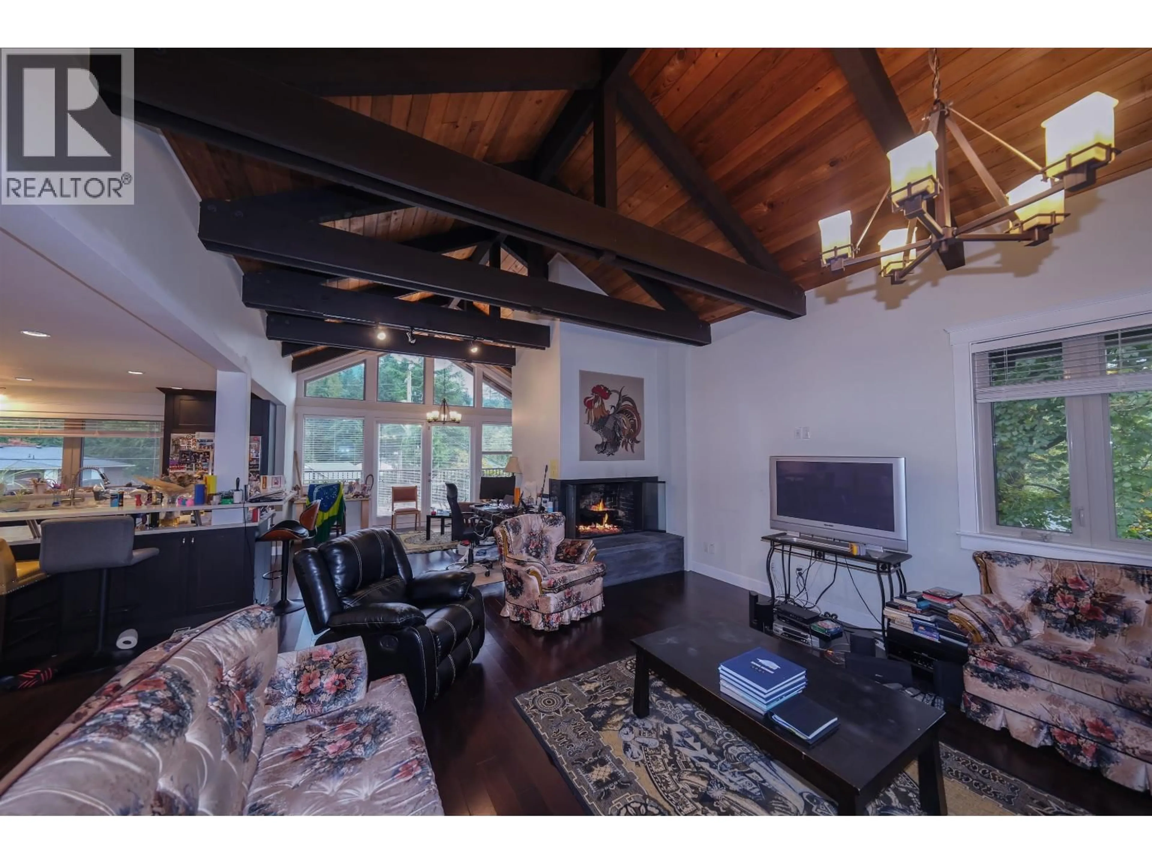 Living room with furniture, wood/laminate floor for 97 DEEP DENE PLACE, West Vancouver British Columbia V7S1A3