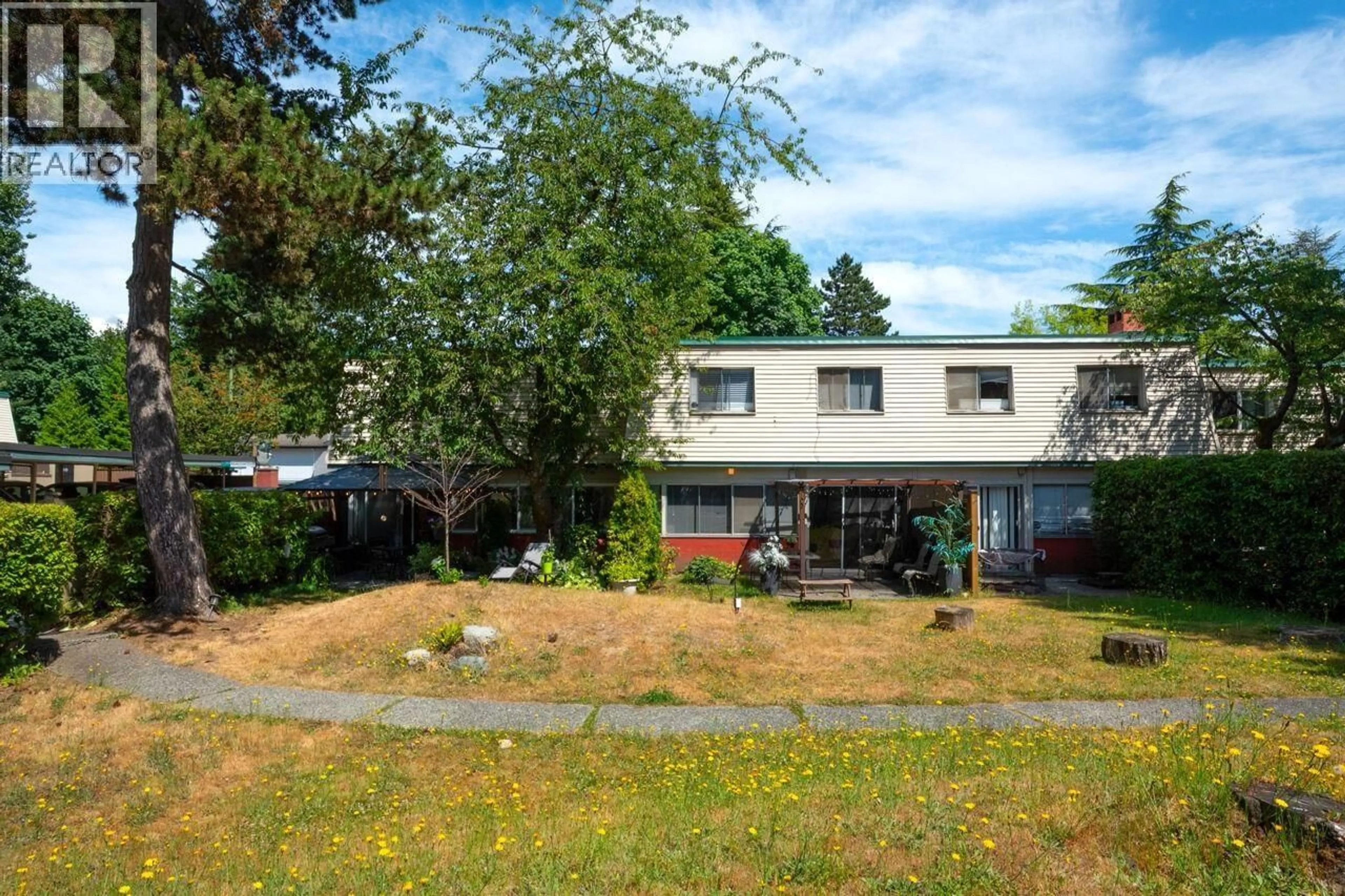 A pic from outside/outdoor area/front of a property/back of a property/a pic from drone, unknown for 2765 WESTVIEW DRIVE, North Vancouver British Columbia V7N3X9